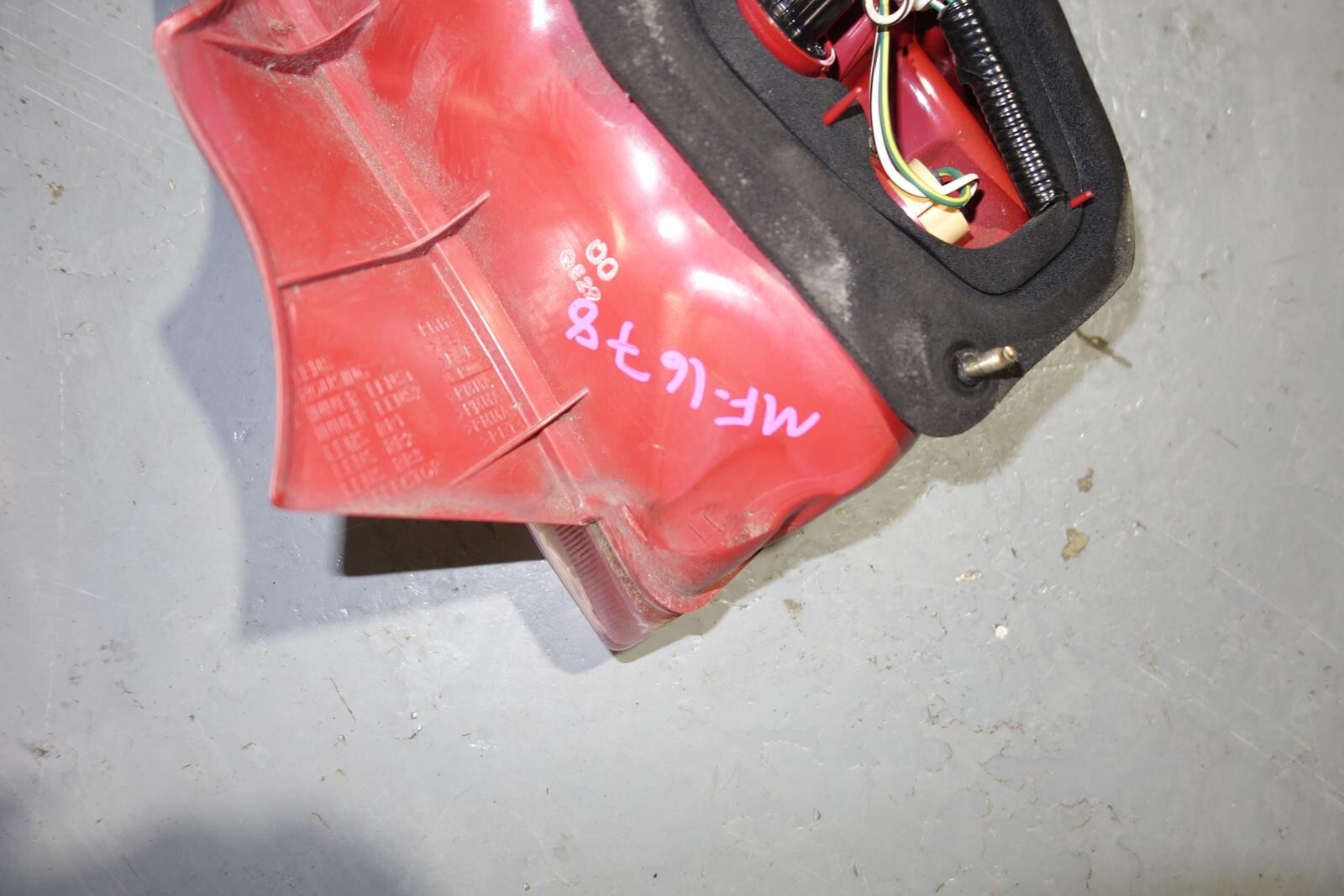 JDM 2000-2005 TOYOTA CELICA OEM TAIL LIGHTS LH LR TAIL LAMPS 2000-2005 MF-1678