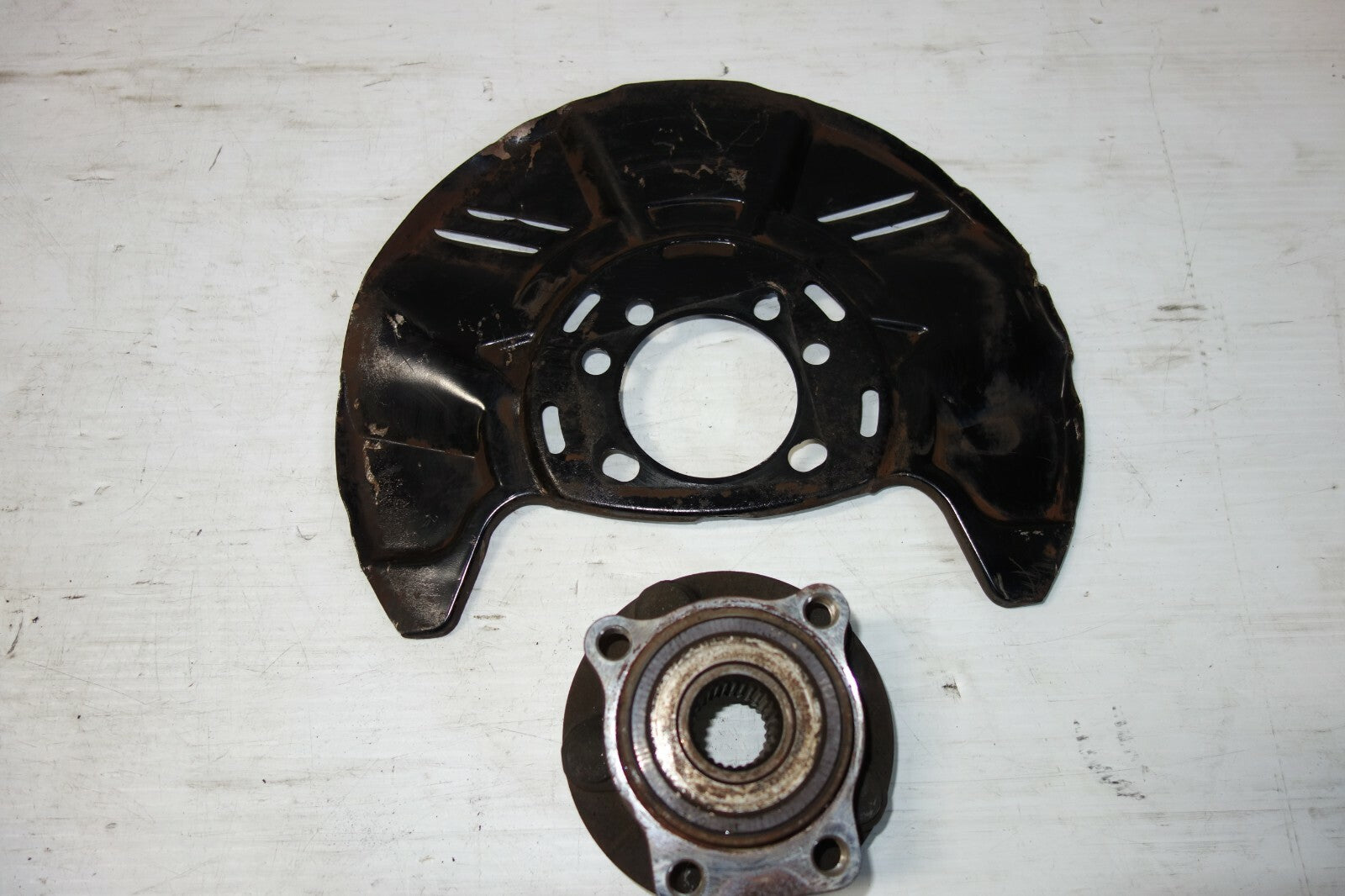 JDM SUBARU IMPREZA WRX FRONT SPINDLE HUB KNUCKLE SUSPENSION LEFT SIDE 2008-2014