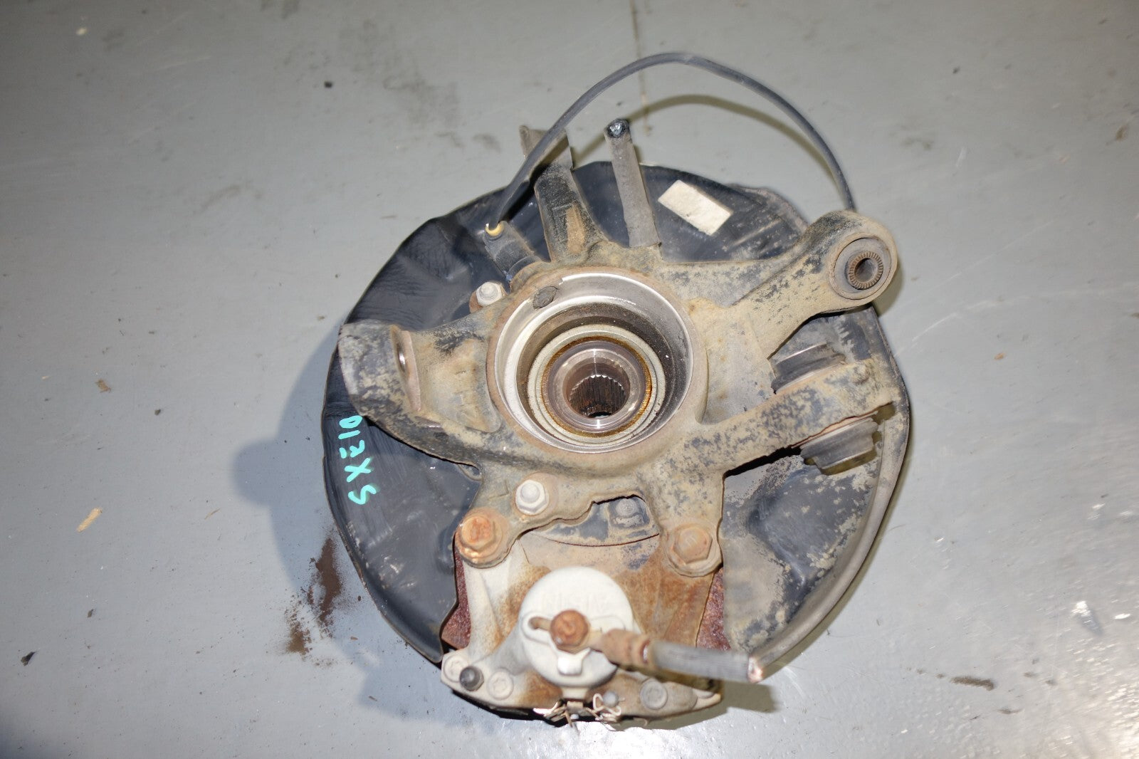 JDM 00-05-LEXUS IS300 REAR LEFT SPINDLE WHEEL HUB BEARING KNUCKLE OEM SUSPENSION