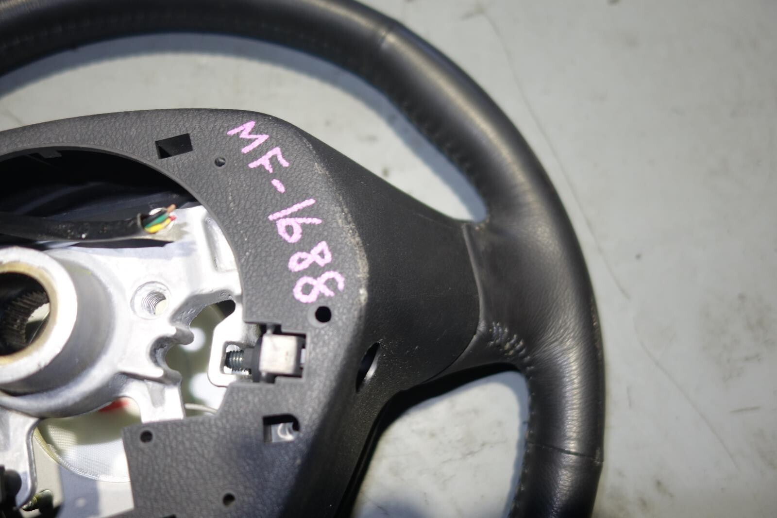JDM 2005-2009 SUBARU LEGACY & OUTBACK MOMO STEERING WHEEL & HUB 05-2009 MF-1688