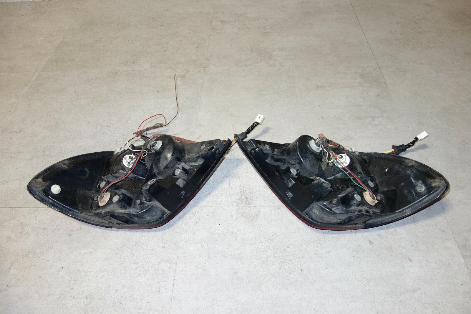 JDM Subaru Impreza WRX STi Outback Sport Wagon Tail Lights Lamps 2004-2005