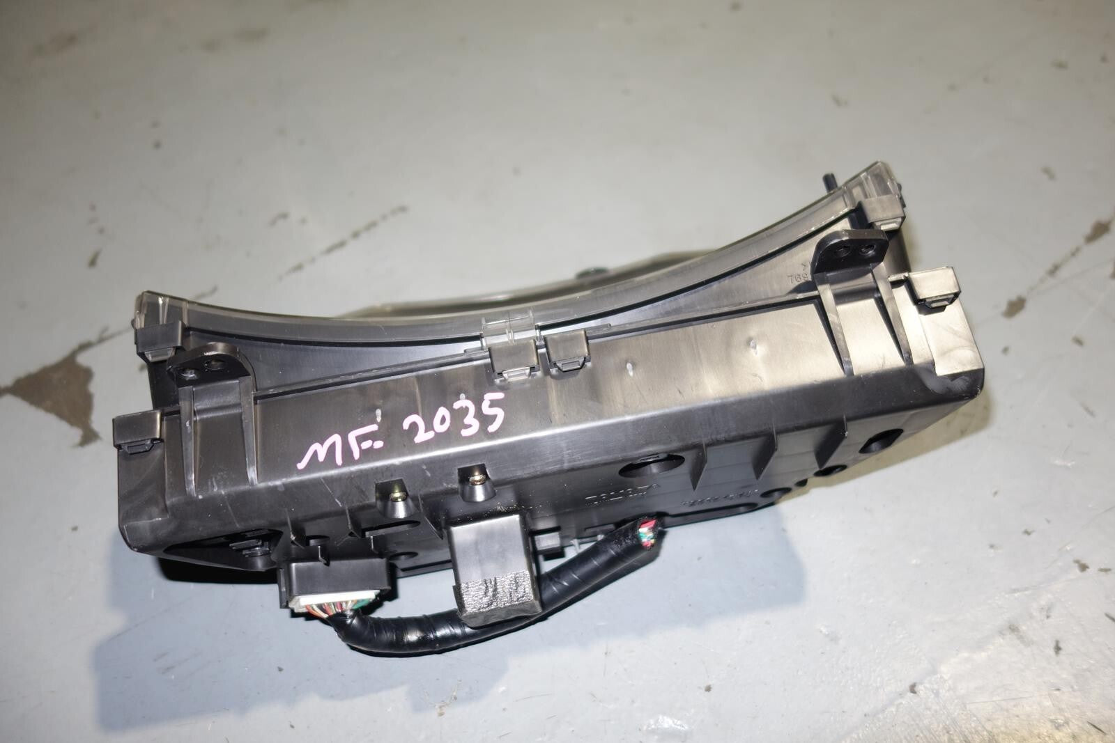 JDM 2001-2005 LEXUS IS300 6 SPEED GENUINE GAUGE CLUSTER  SPEEDOMETER SXE10