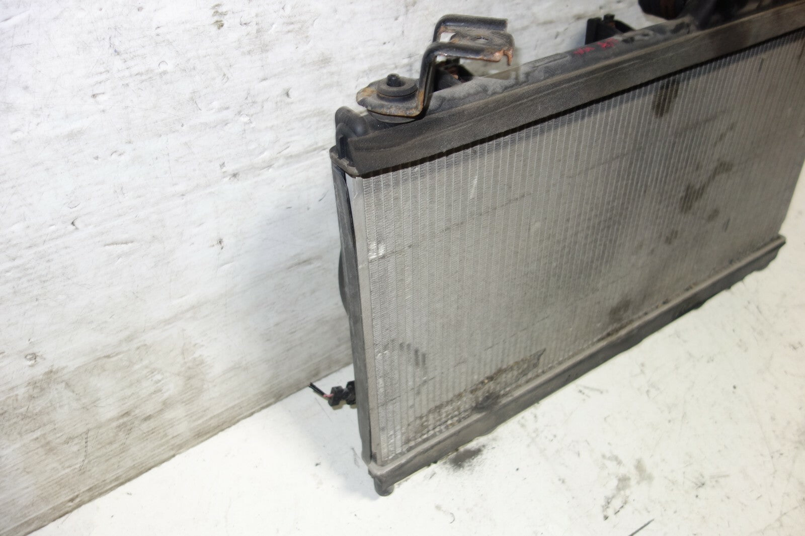 Subaru Forester Genuine Radiator Rad With Fans A/T Non-turbo 2009-2013