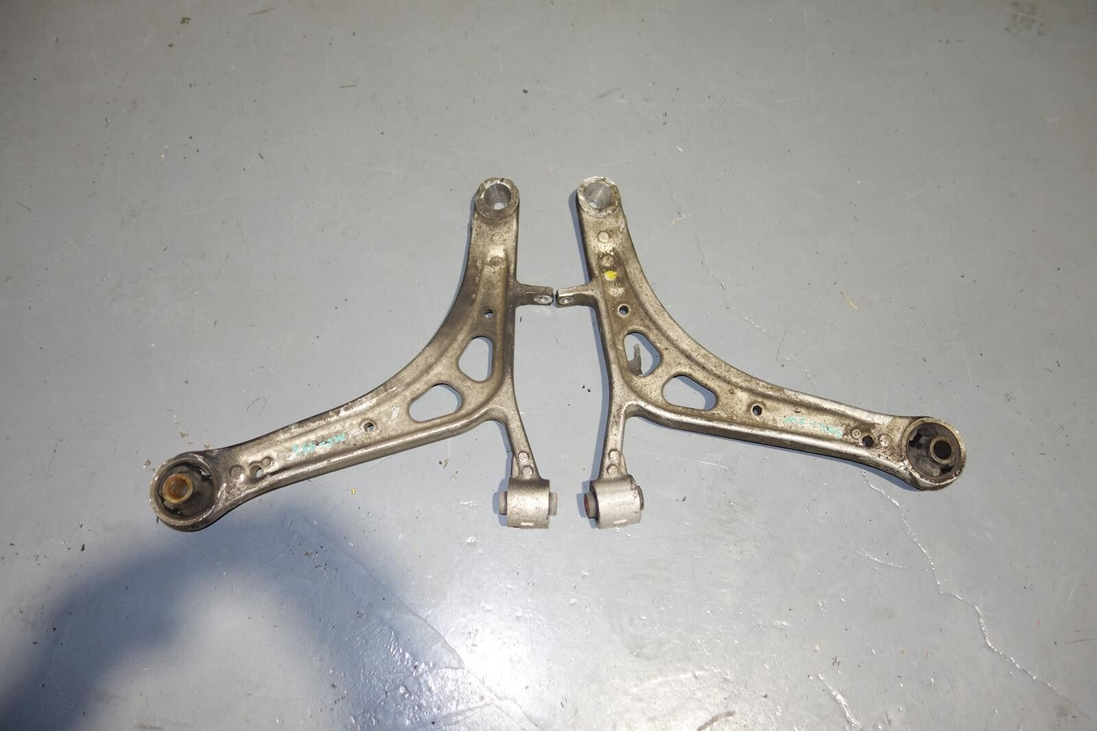 JDM SUBARU LEGACY OUTBACK OEM SPEC-B ALUMINUM FRONT LOWER CONTROL ARM 2005-2009
