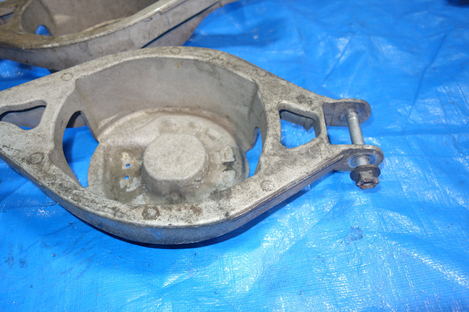 JDM Infiniti G35 OEM Rear Lower Control Arms Spring Support Wishbone 2003-2006