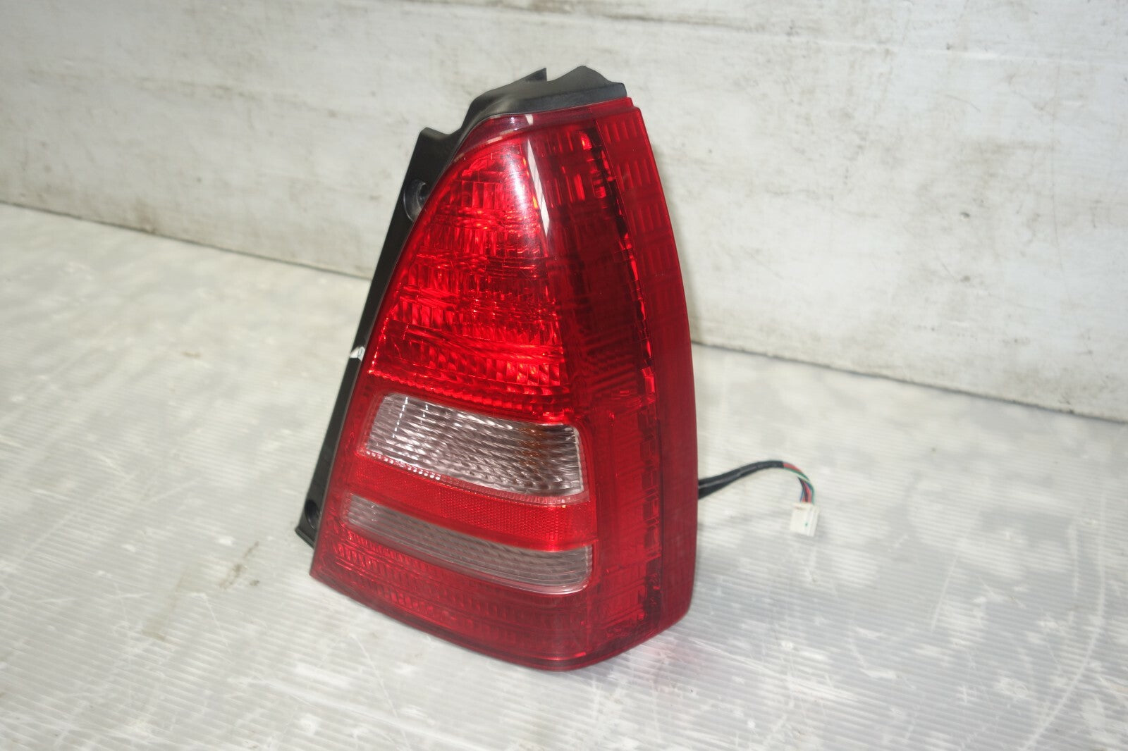 JDM 2003-2005 SUBARU FORESTER SG5 SG OEM TAIL LIGHT LAMP RIGHT SIDE 2003-2005