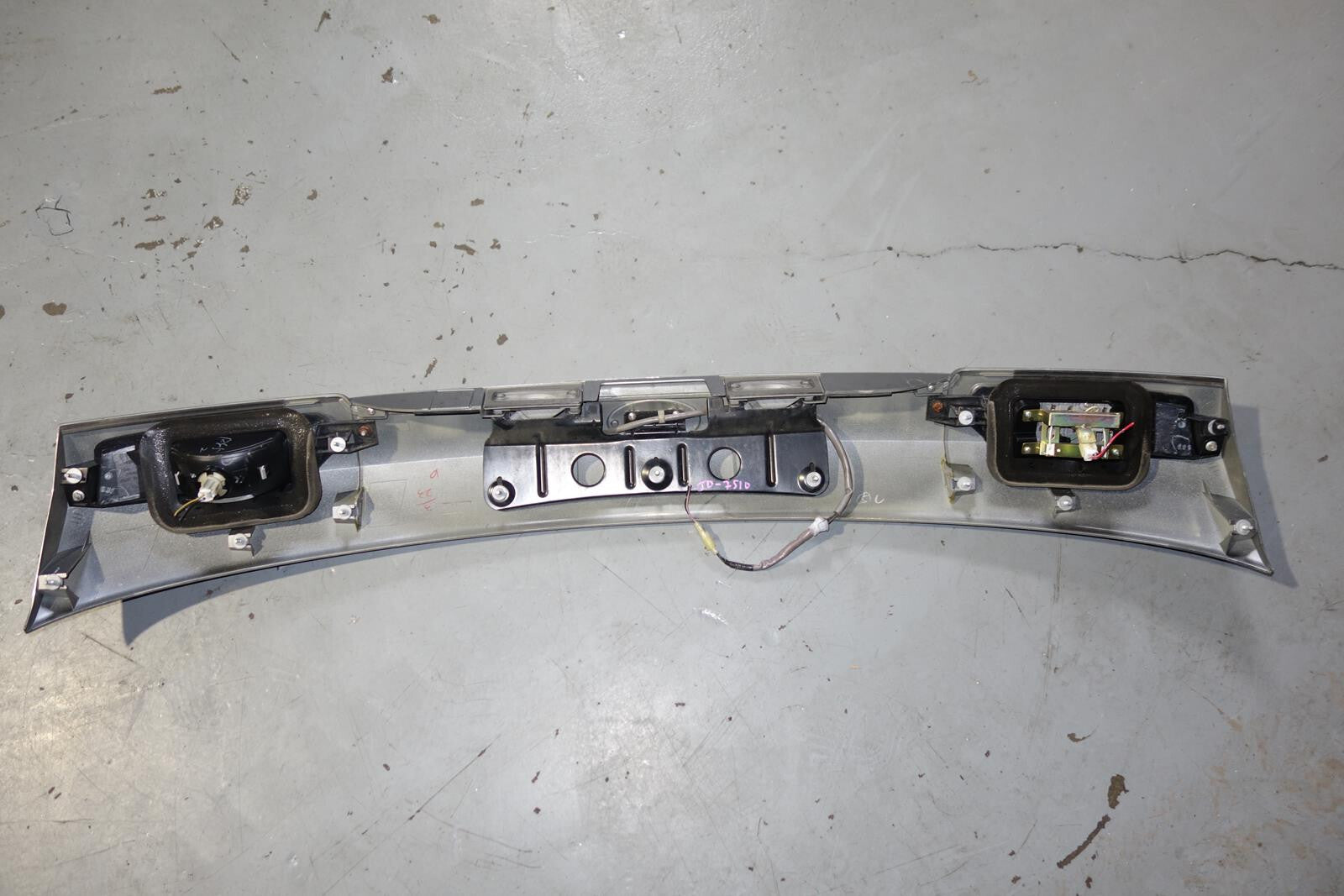 JDM 05-2009 SUBARU LEGACY OUTBACK  OEM REAR CENTER GARNISH LIGHT SPOILER JD-1952