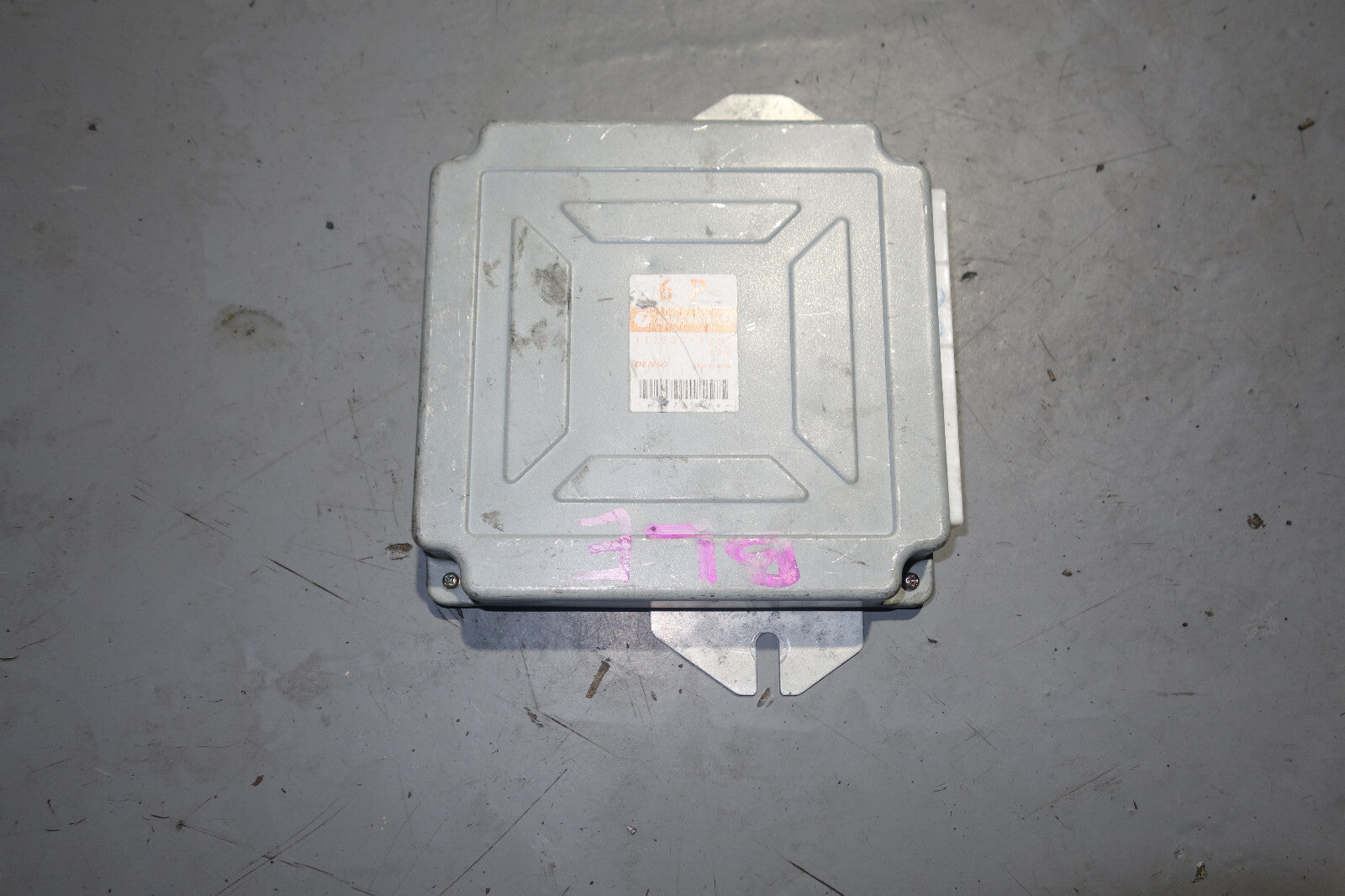 JDM Subaru Legacy EUC Outback EZ30 Engine ECU Computer 6P - 22611AH611
