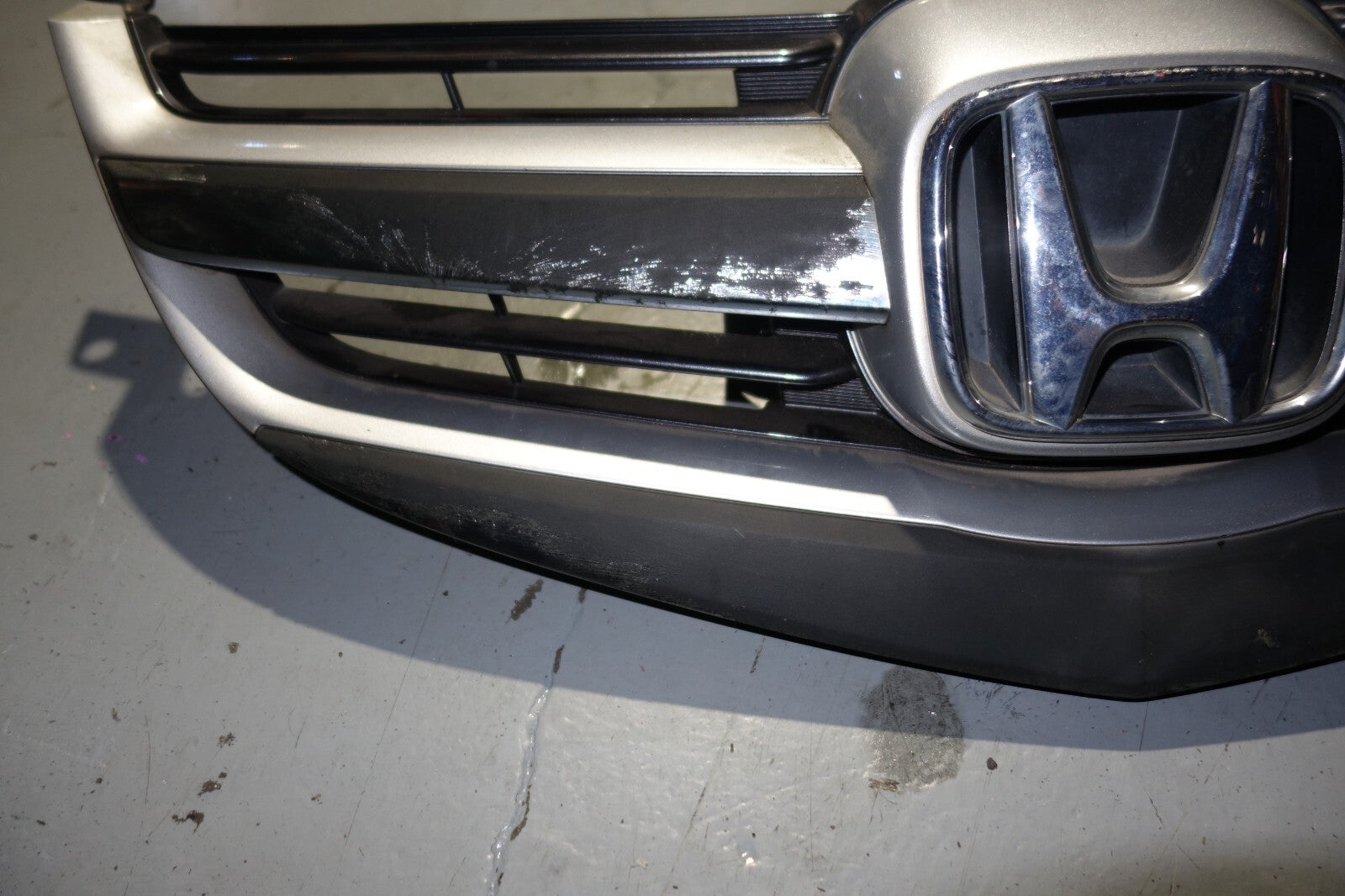 JDM Acura RL OEM Front Grille Honda Legend KB1 2005-2008
