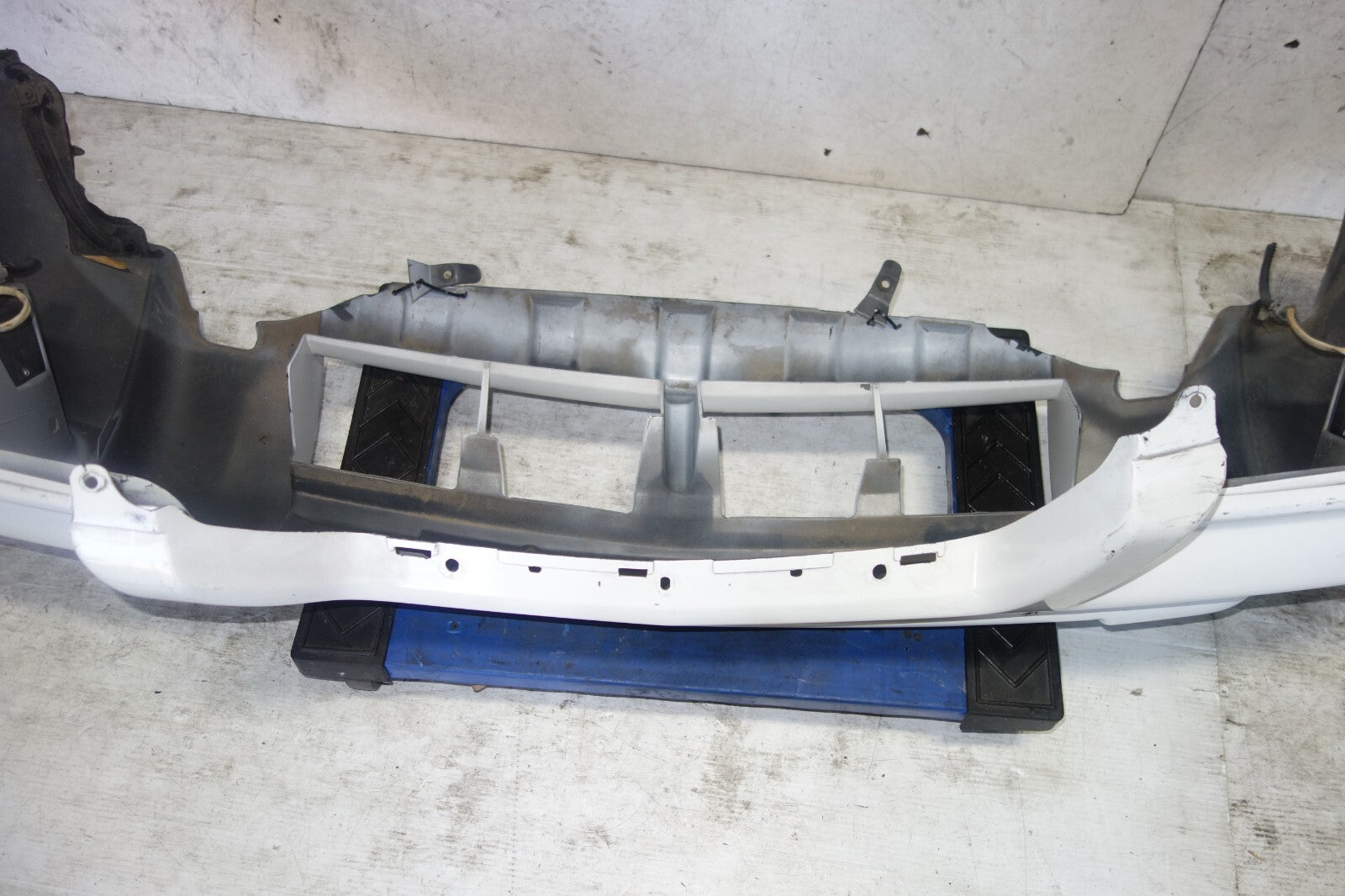 JDM Nissan X-Trail GT OEM Front Bumper Cover Fog Lights 2000-2006 PNT30