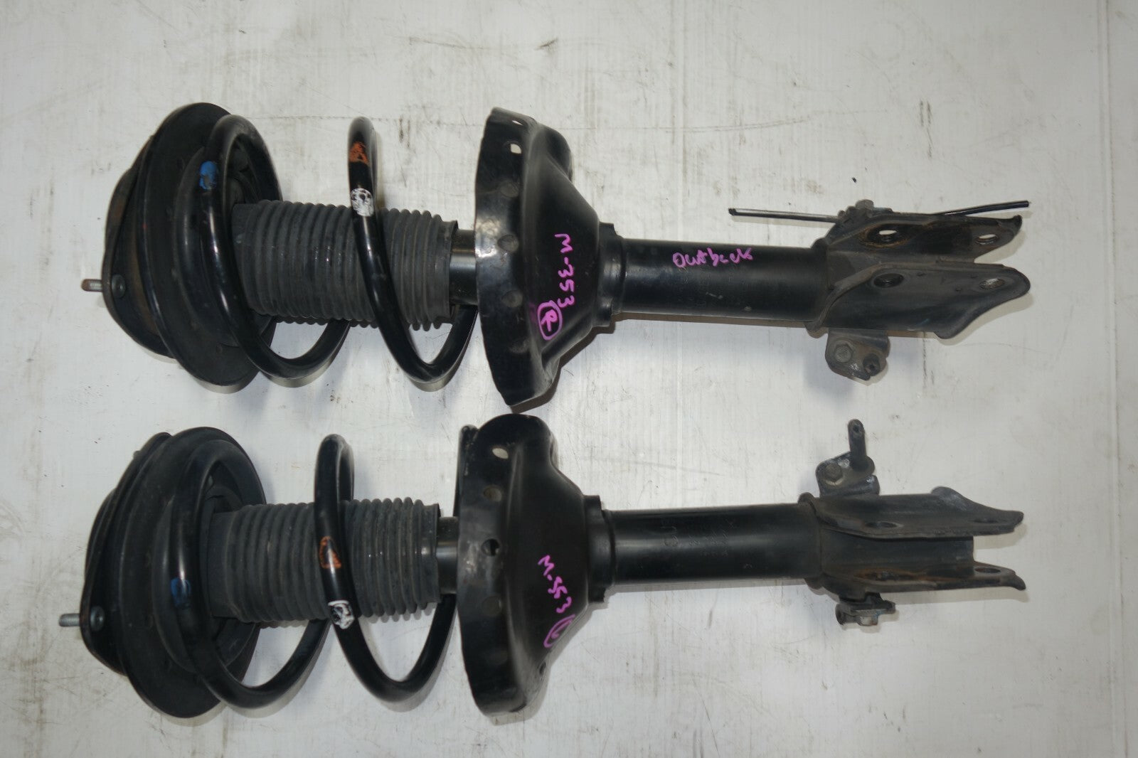 JDM 05-09 SUBARU LEGACY OUTBACK OEM KYB FRONT SHOCKS STRUTS ASSEMBLY  WAGON ONLY