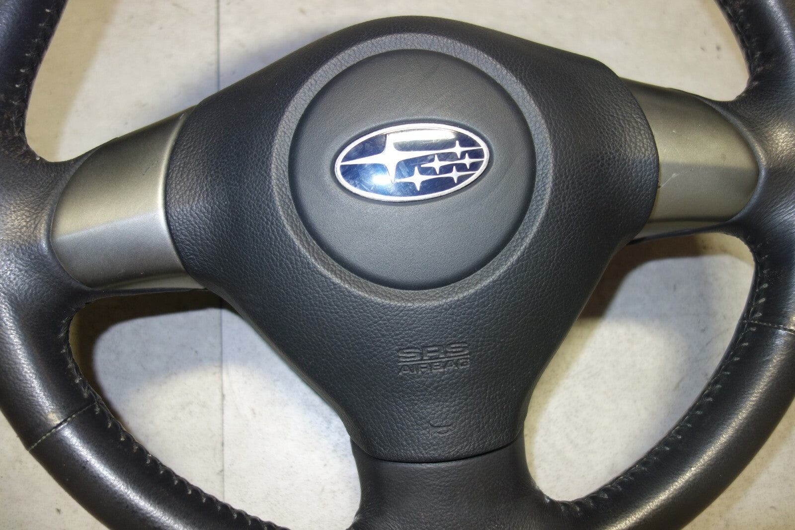 JDM 2005-2009 SUBARU LEGACY & OUTBACK MOMO STEERING WHEEL & HUB 05-2009 JD-1006