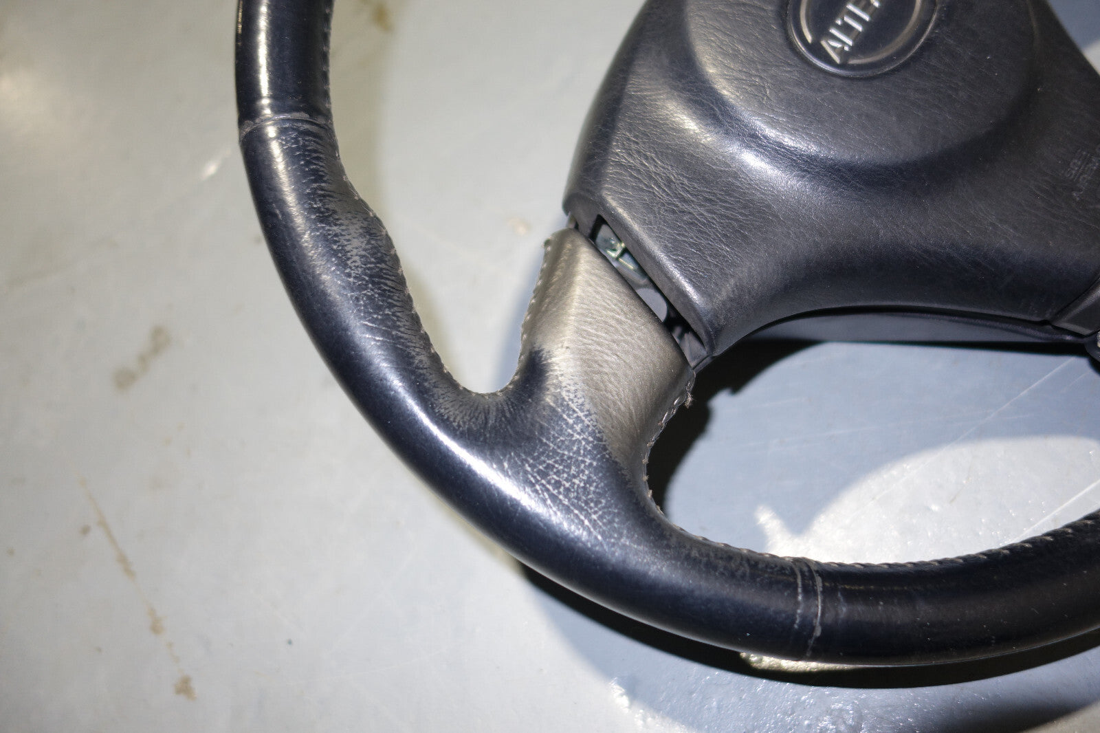 JDM Toyota Altezza Lexus IS300 Steering Wheel SXE10 2001 2002 2003 2004 2005