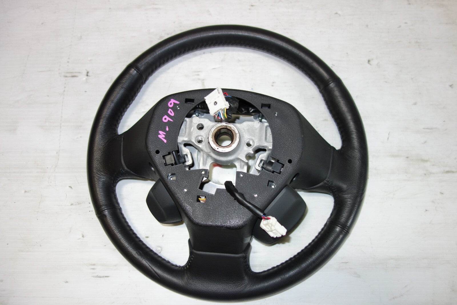JDM 2005-2009 SUBARU LEGACY & OUTBACK STEERING WHEEL & HUB 2005-2009 M-909