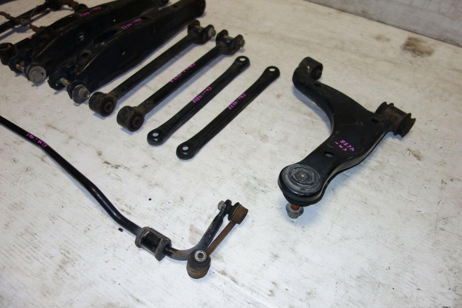 JDM Lexus IS300 / Altezza Rear Lower Control Arms Suspension SXE10 OEM 2001-2005