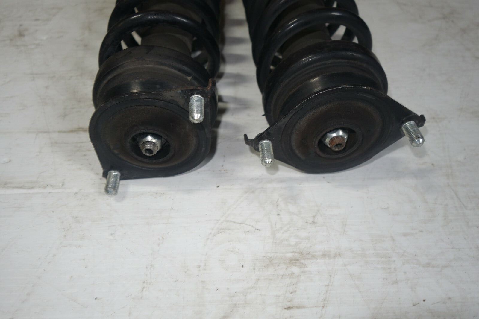 JDM 05-09 SUBARU LEGACY OUTBACK OEM KYB REAR SHOCKS STRUTS ASSEMBLY  WAGON ONLY