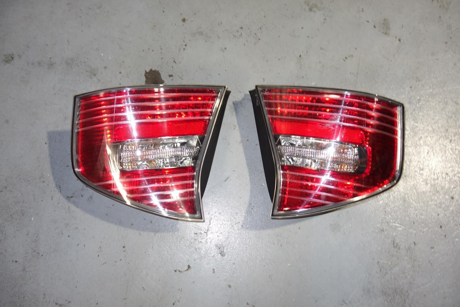 JDM 2005-2007 SUBARU LEGACY SEDAN OEM USED TAIL LIGHTS  LAMPS 4 DOOR SEDAN