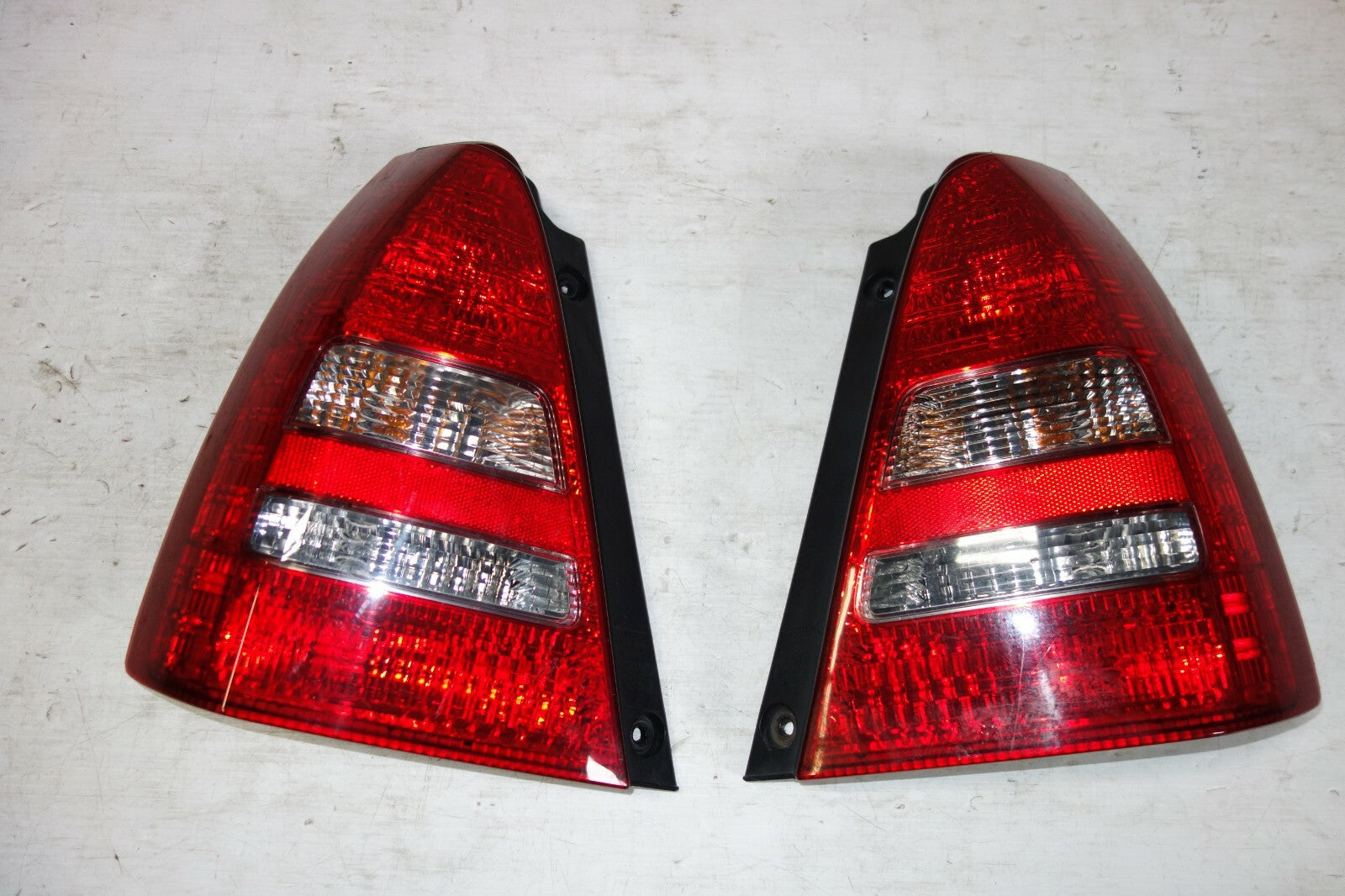 JDM 2003-2005SUBARU FORESTER SG5 SG OEM TAIL LIGHTS LAMPS LEFT & RIGHT SIDE SET