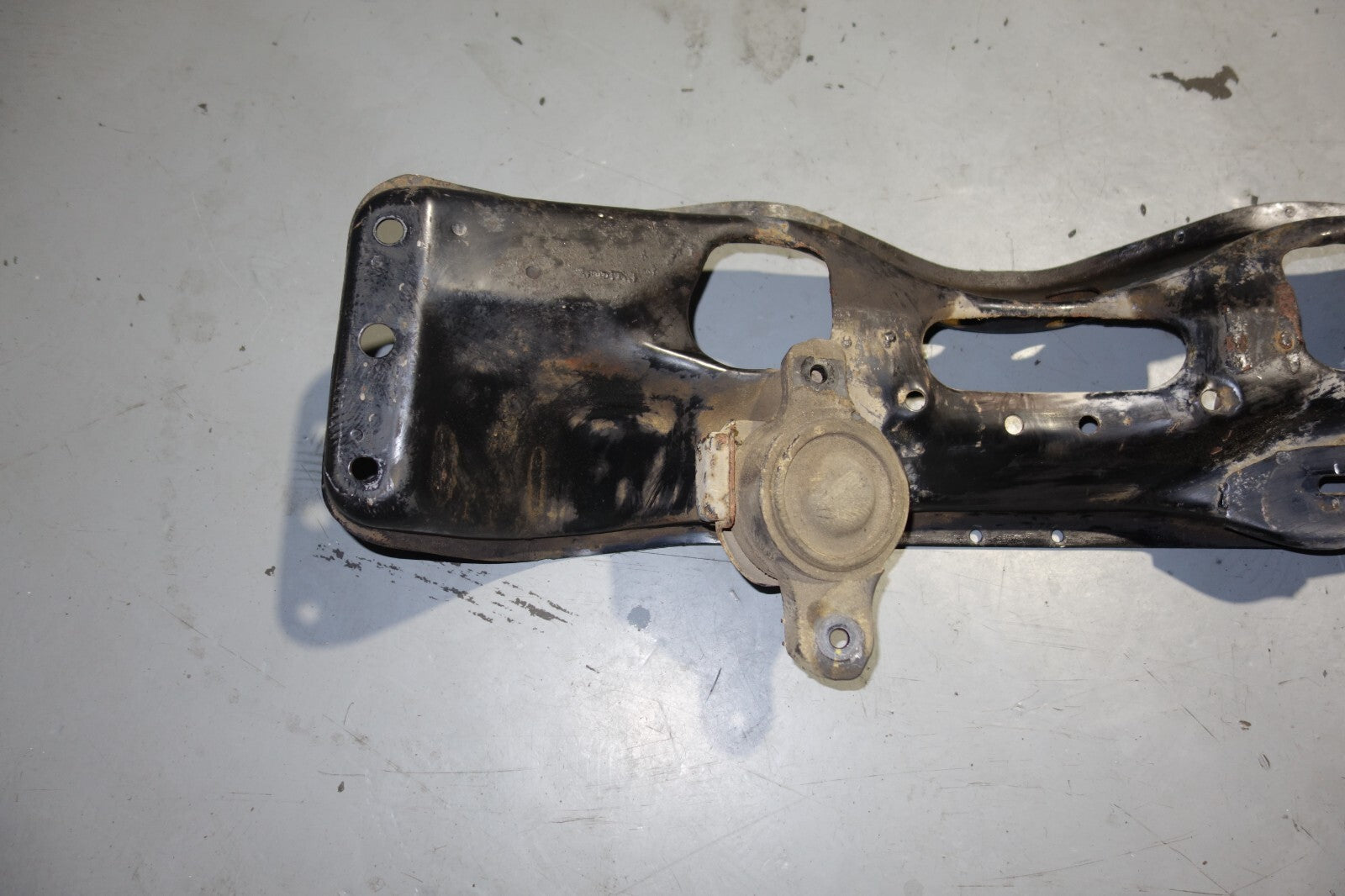 JDM 00-04 SUBARU LEGACY B4 TWIN TURBO EJ208 FRONT SUBFRAME CRADLE CROSSMEMBER