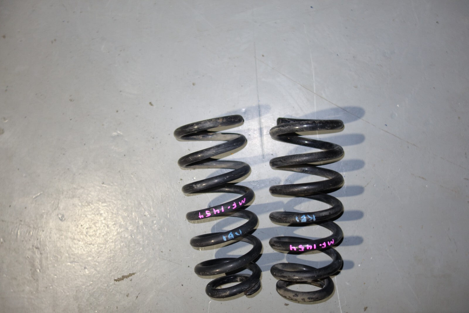 JDM 2005-2008 ACURA RL KB1 OEM  REAR SPRINGS Fits : RL HONDA LEGEND JAPAN