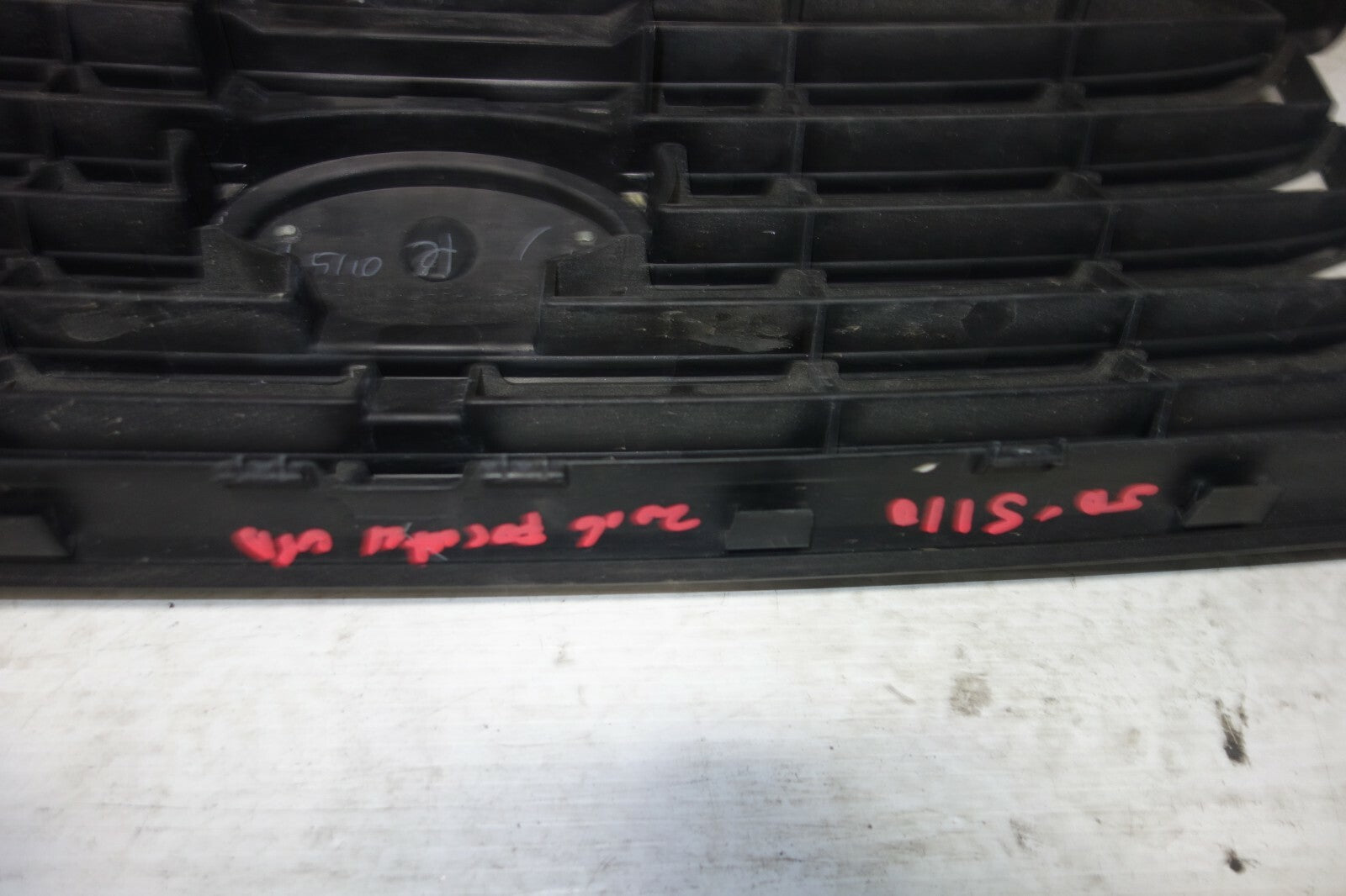 Subaru Forester OEM Front Grille Grill Genuine SG5 2006-2008