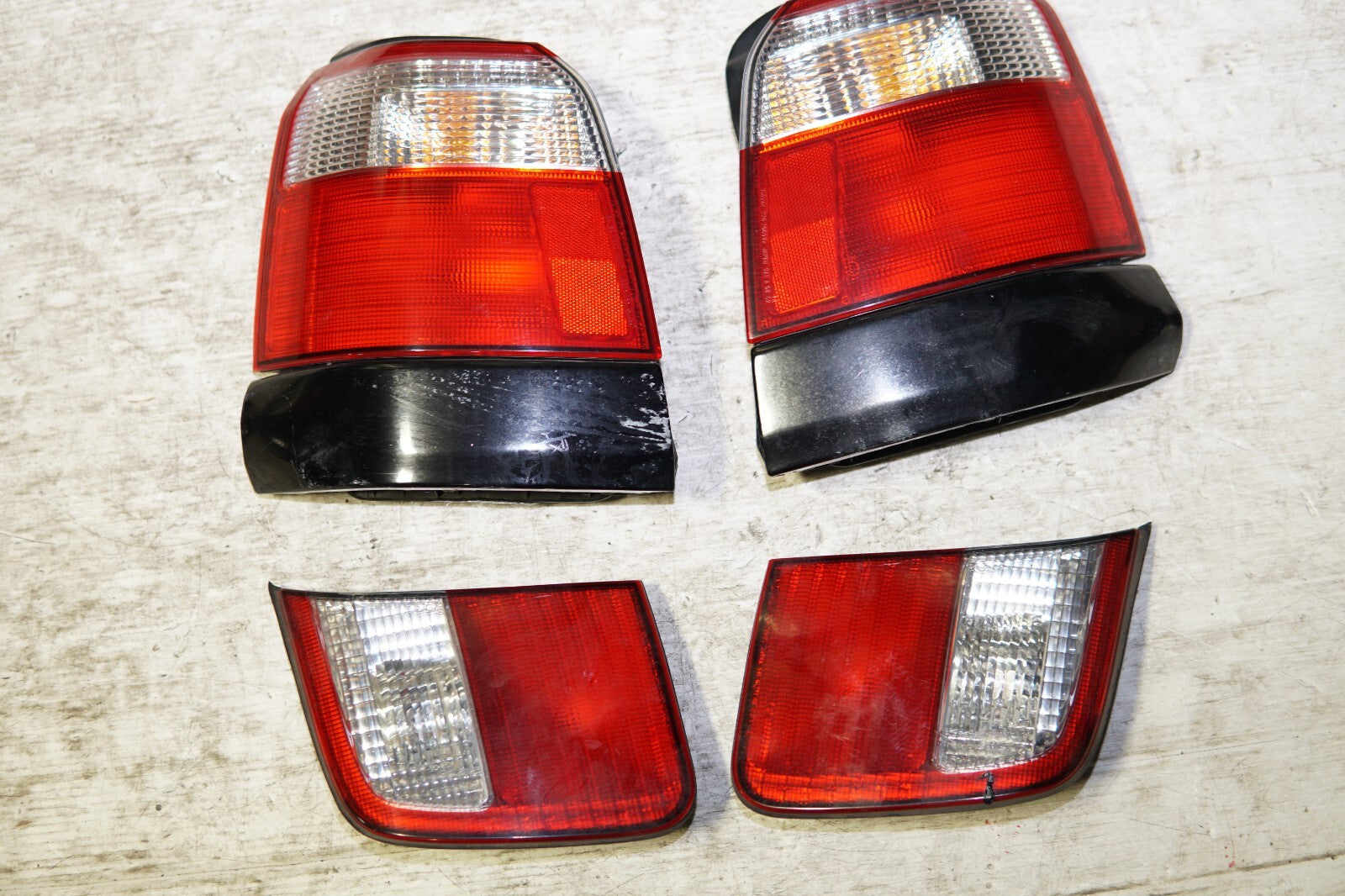 JDM 1998-2002 SUBARU FORESTER STi SF5 TAIL LIGHTS TAIL LAMPS TRUNK LIGHTS