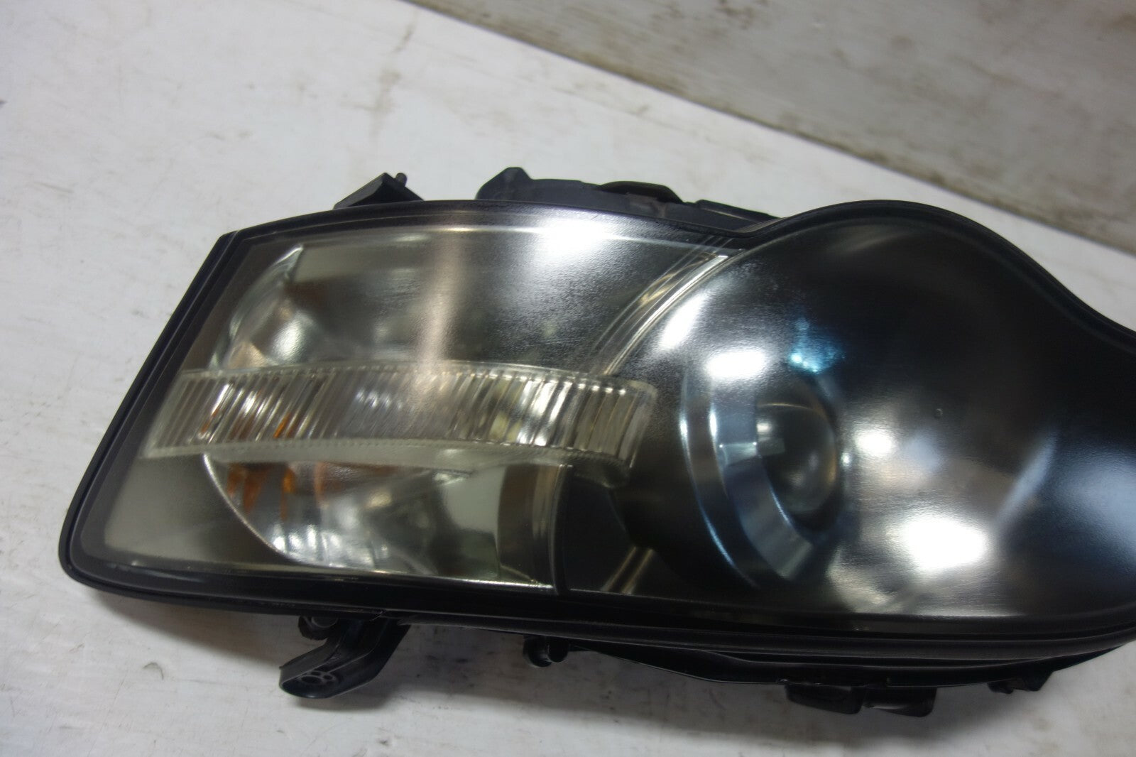 JDM 2005-2007 GENUINE SUBARU LEGACY OEM USED HID HEAD LIGHTS LAMPS SPEC B BPE