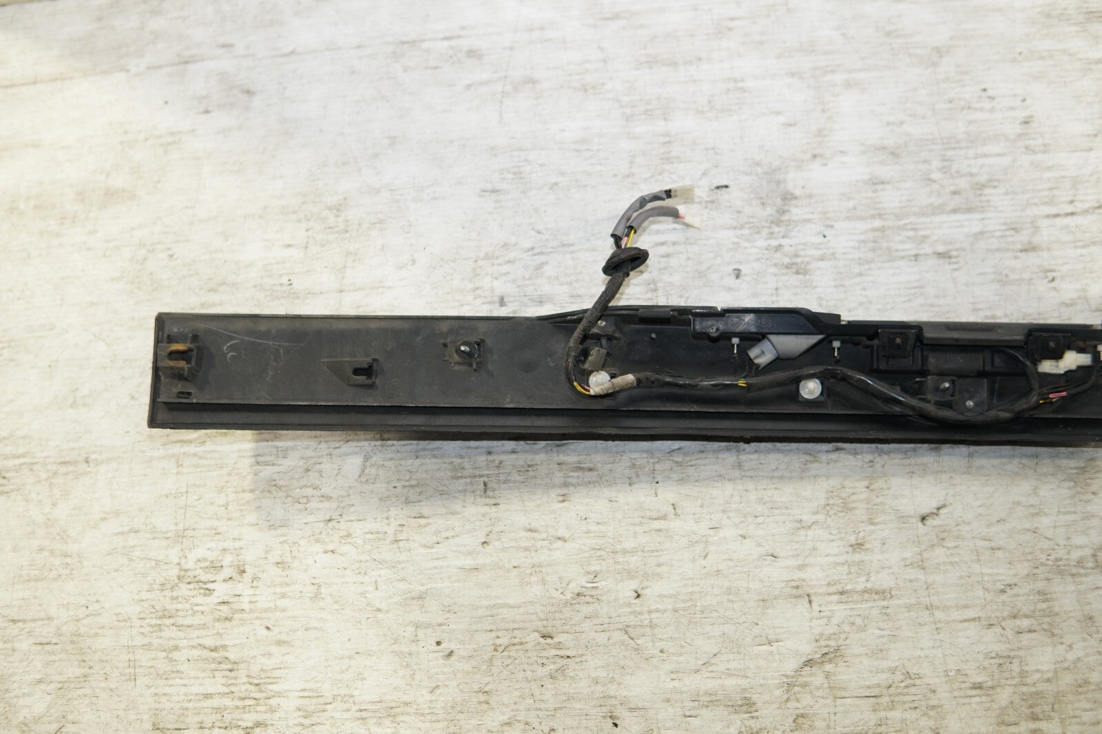 JDM Toyota Prius Rear CENTER GARNISH  ZVW30 2010-2011-2012-2013-2014-2015 MF-319