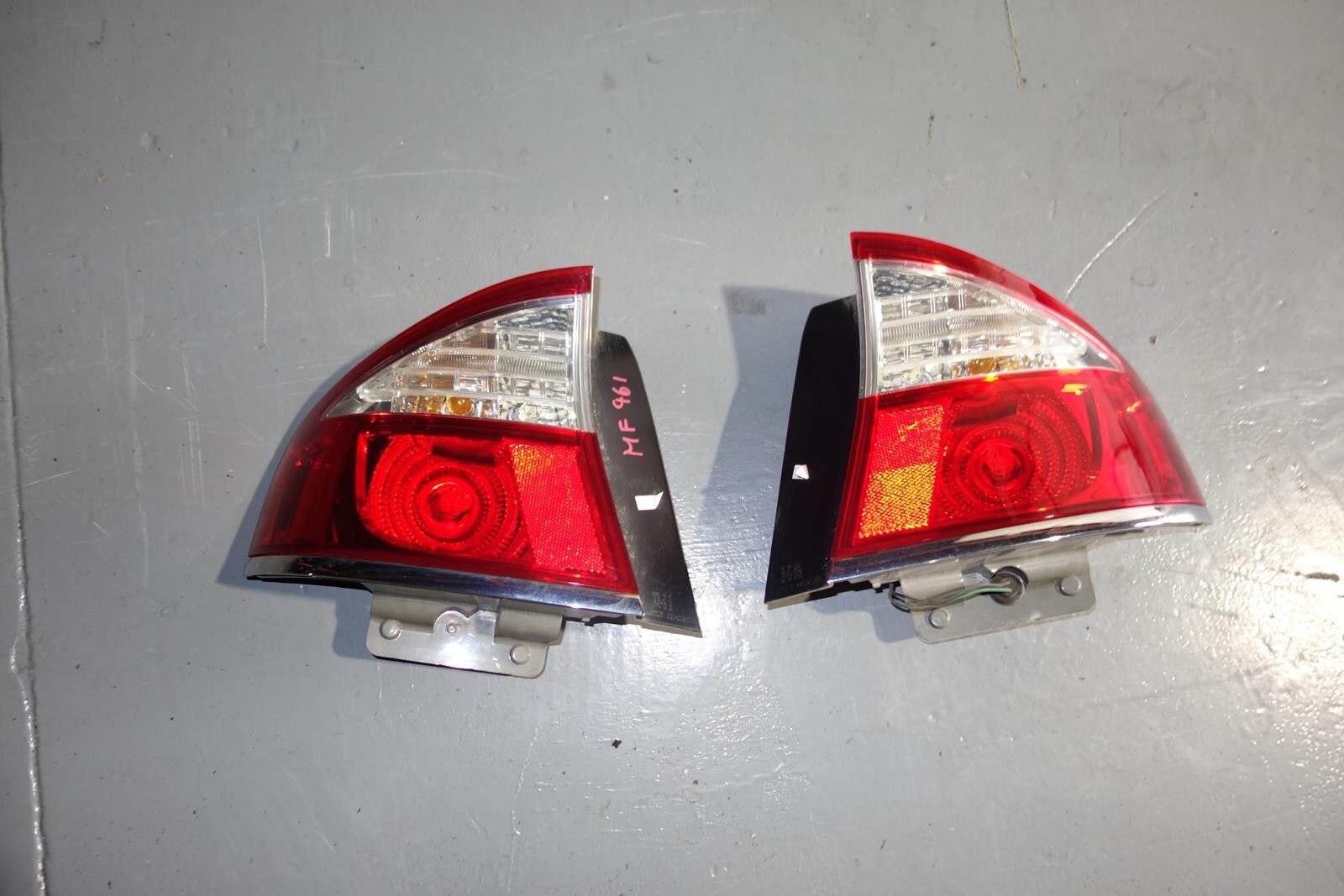 JDM 2005-2009 SUBARU LEGACY BL5 OEM USED TAIL LIGHTS 4 DOOR SEDAN TAIL LAMPS