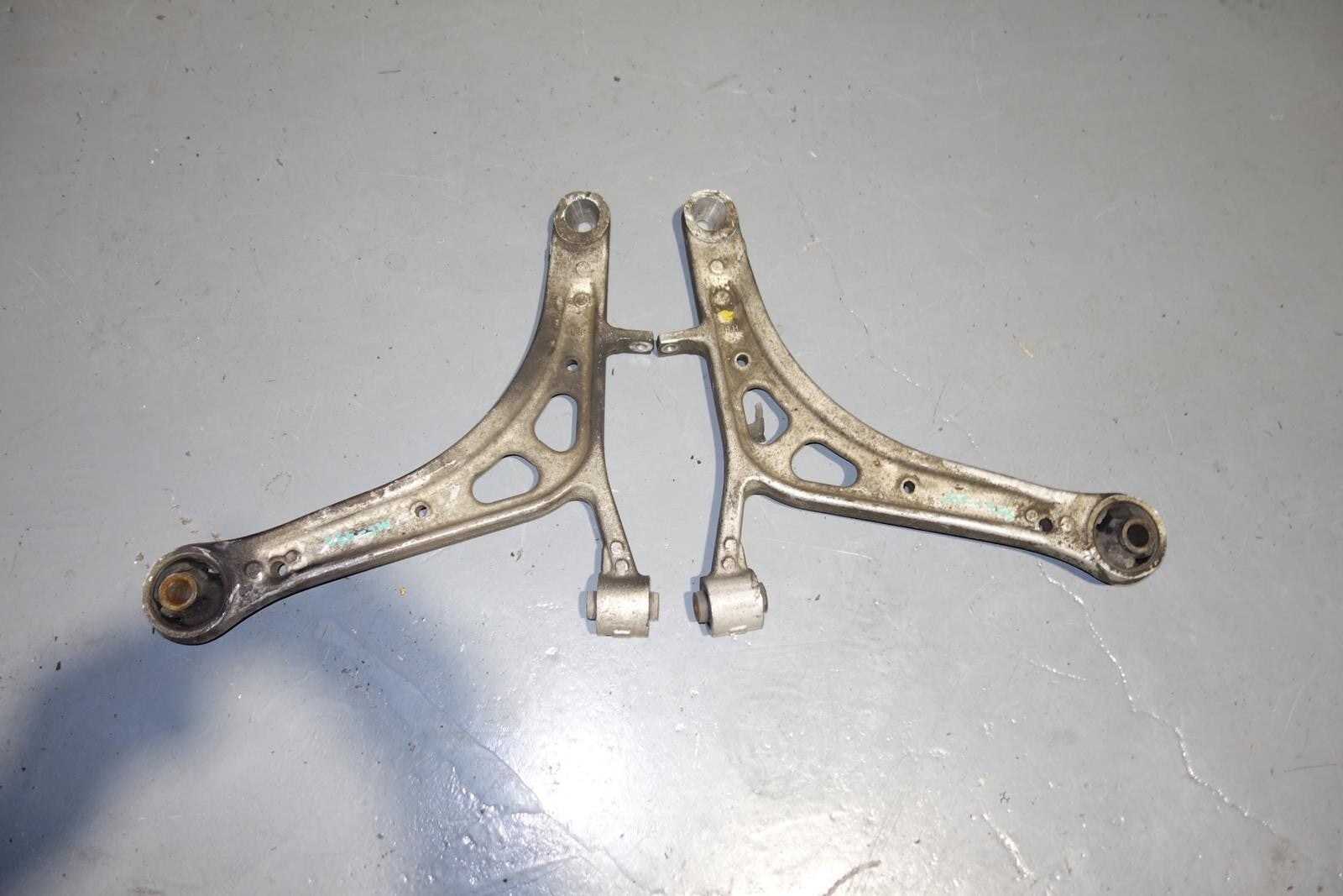 JDM SUBARU LEGACY OUTBACK OEM SPEC-B ALUMINUM FRONT LOWER CONTROL ARM 2005-2009