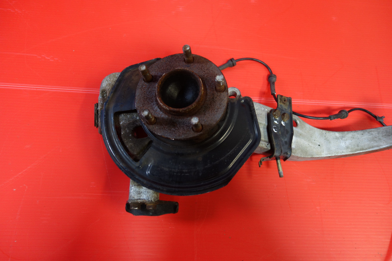 JDM Infiniti G35 Coupe RWD M/T OEM Front Left Spindle Knuckle Wheel Hub 2003-07