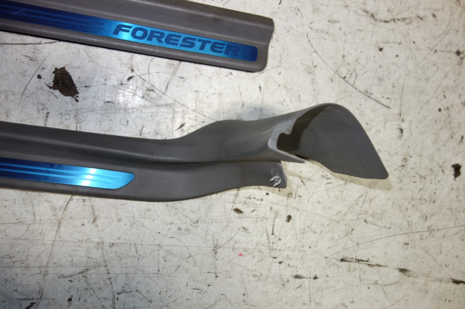 JDM SUBARU FORESTER OEM FRONT DOOR SILLS SCUFF PLATES STEPS SILL 2003-2008