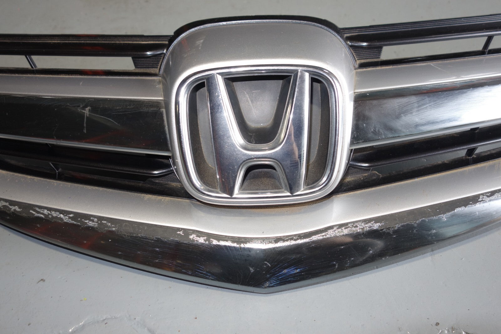 JDM 2005-2008 GENUINE ACURA RL KB1 OEM FRONT GRILLE HONDA LEGEND KB1 GRILL
