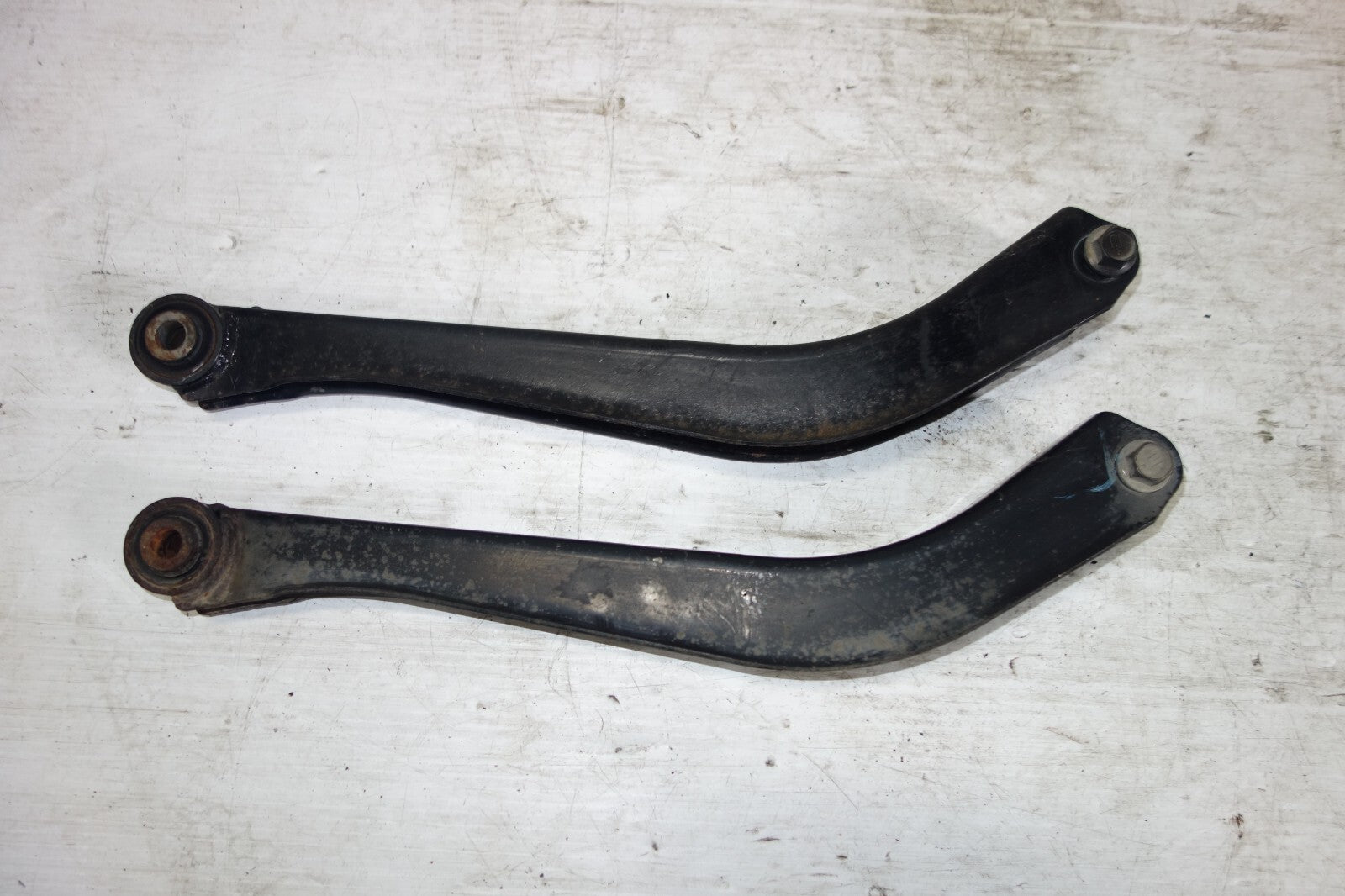 JDM 2005-2009 SUBARU LEGACY OUTBACK OEM REAR LOWER CONTROL ARMS PAIR LEFT RIGHT
