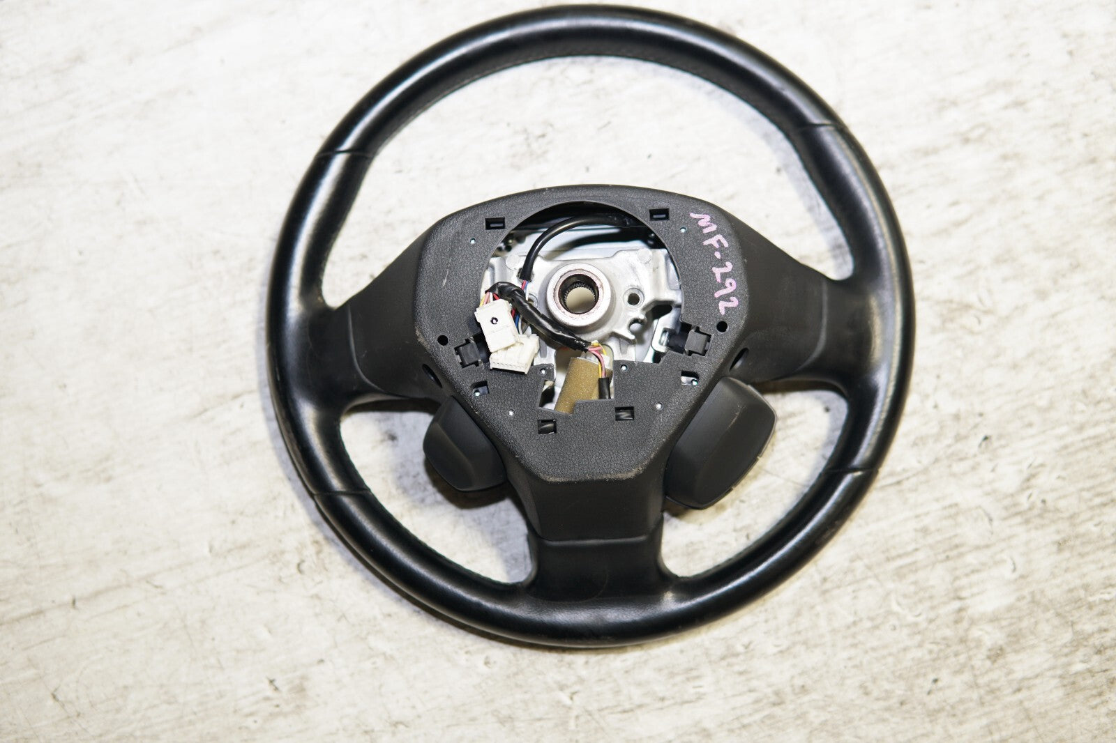 JDM 2005-2009 SUBARU LEGACY & OUTBACK MOMO STEERING WHEEL & HUB 05-2009 MF-292