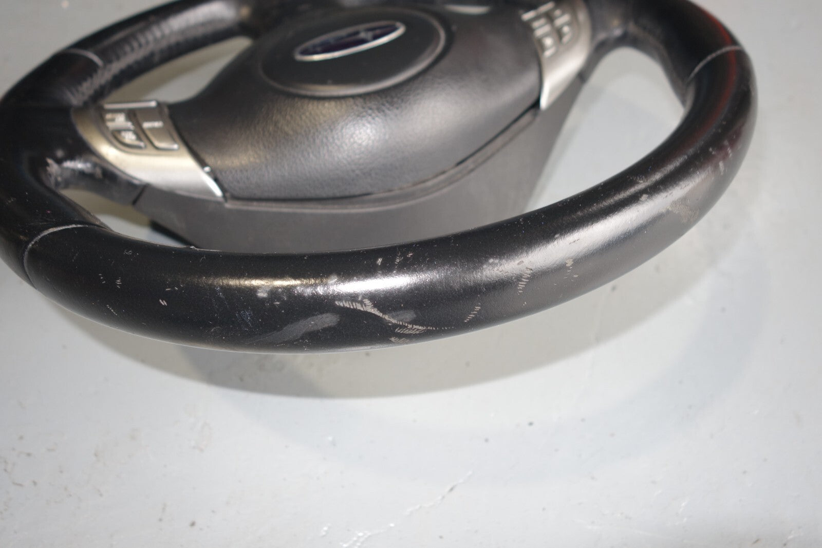 JDM 2005-2009 SUBARU LEGACY & OUTBACK MOMO STEERING WHEEL & HUB 05-2009 M-1011