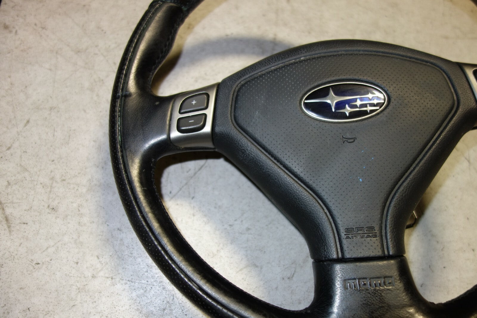 JDM 2003-2008 SUBARU FORESTER SG5 SG9 MOMO STEERING WHEEL & HUB 2003-2008