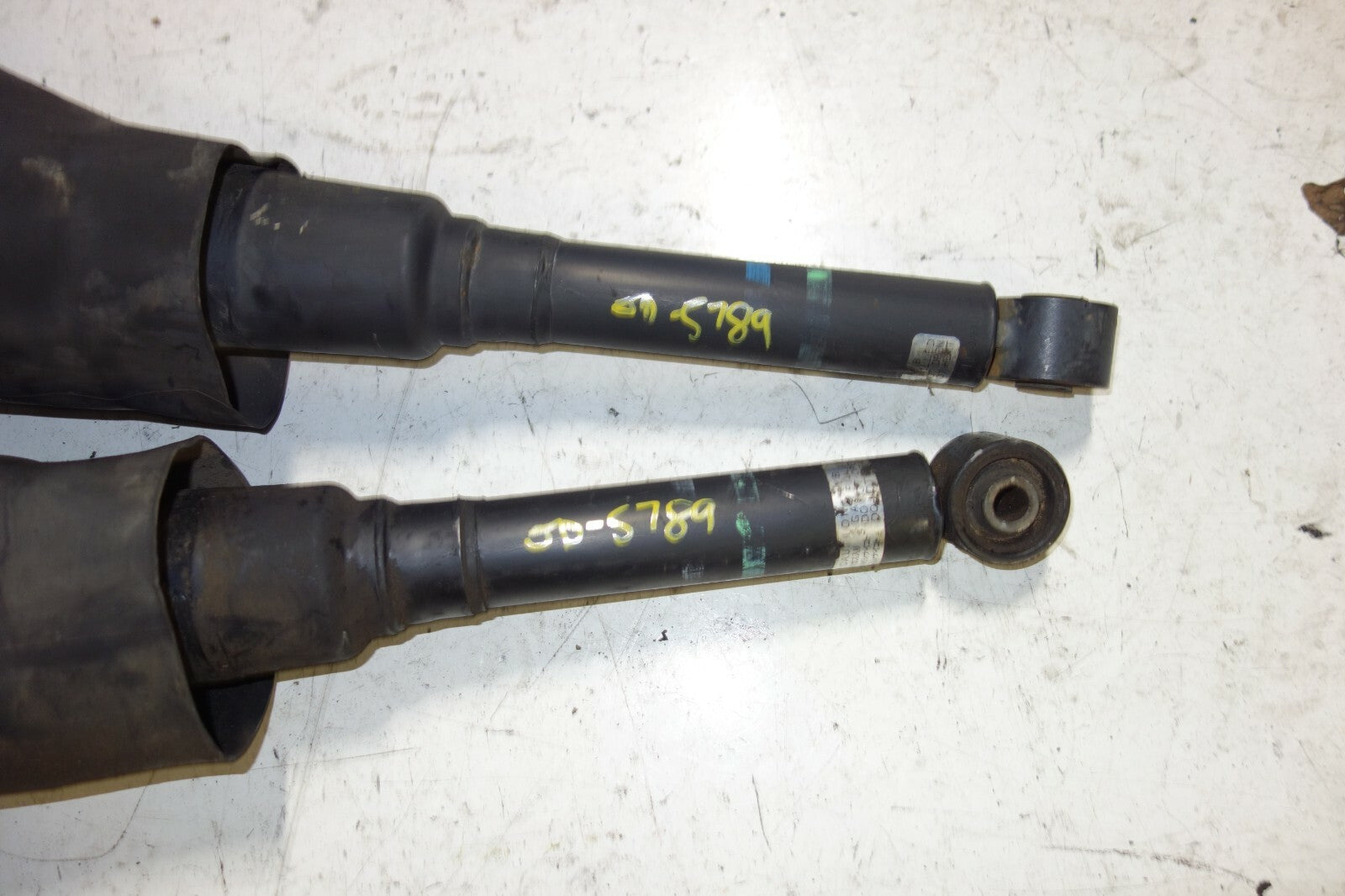 JDM Lexus LS430 Rear Right / Left Air Shocks Struts Suspension 2001-2003
