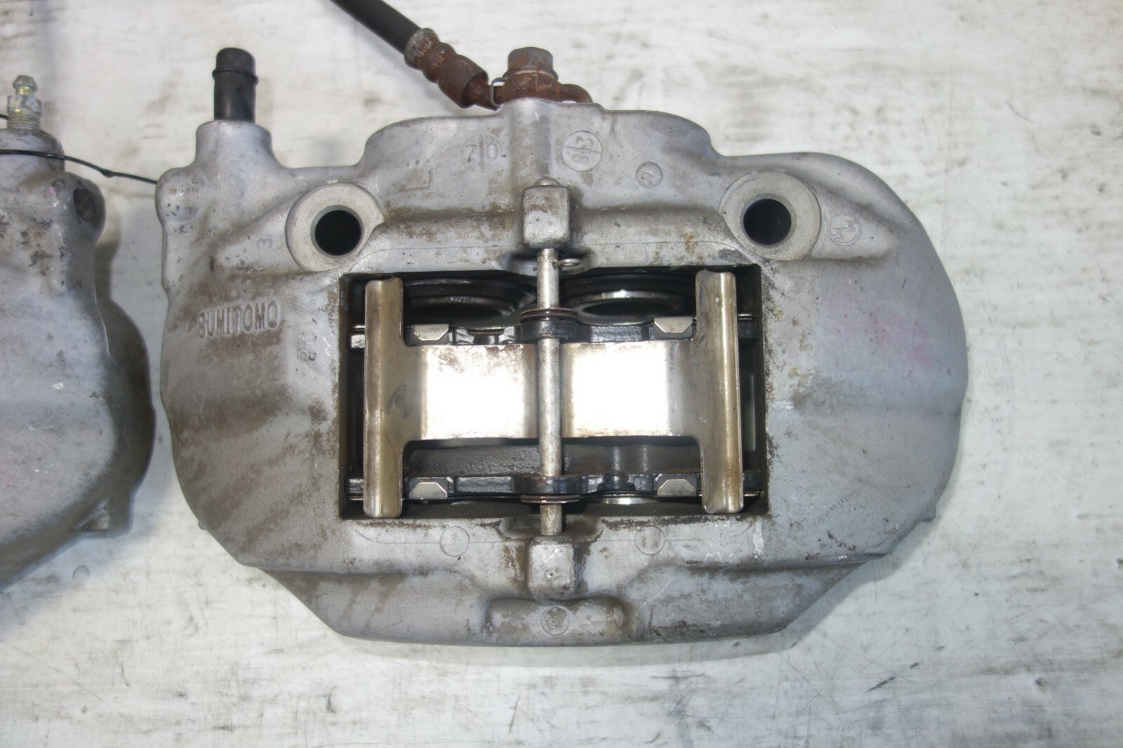 JDM 2001-2006  LEXUS LS430 OEM FRONT 4 PISTON BRAKE CALIPERS LEFT & RIGHT UCF31
