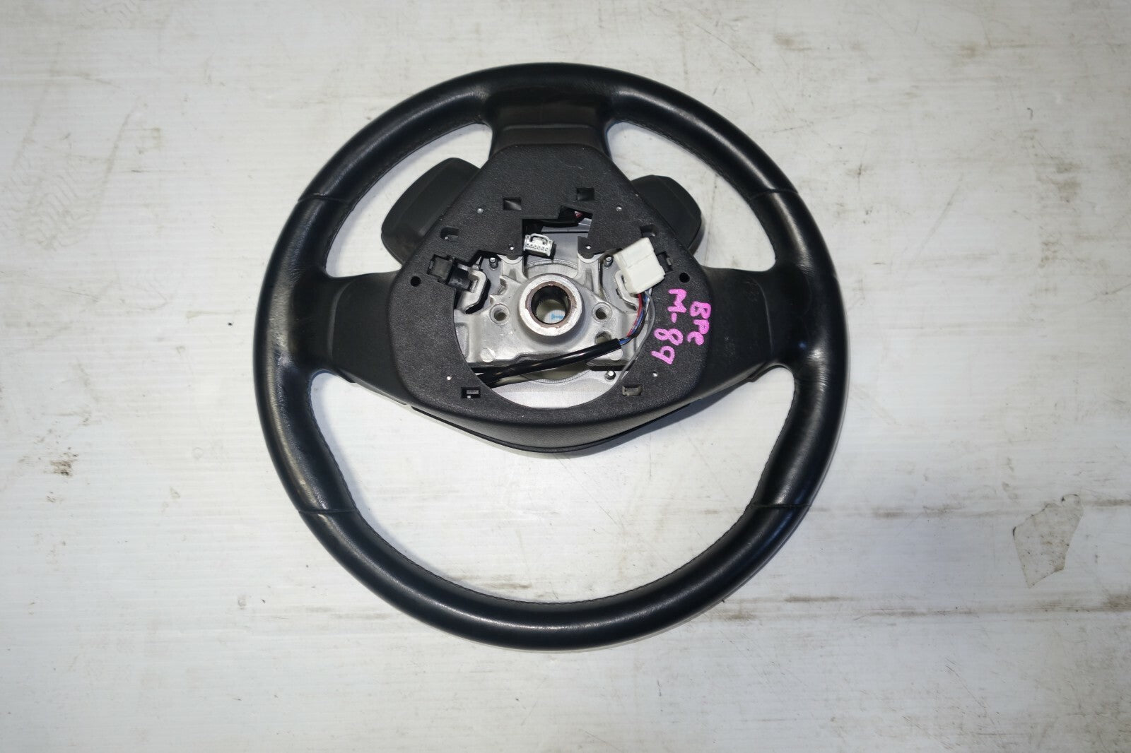 JDM 2005-2009 SUBARU LEGACY & OUTBACK MOMO STEERING WHEEL HUB 2005-2009