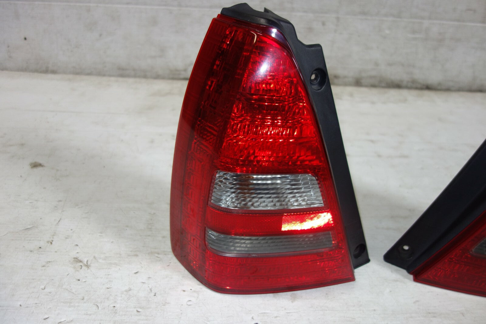 JDM 2003-2005SUBARU FORESTER SG5 SG OEM TAIL LIGHTS LAMPS LEFT & RIGHT SIDE SET