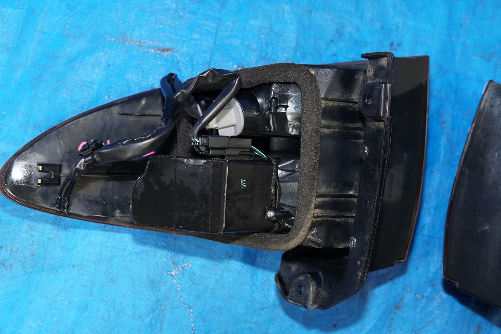 JDM Toyota EstimaTail Lights Outer Tail Lamps OEM