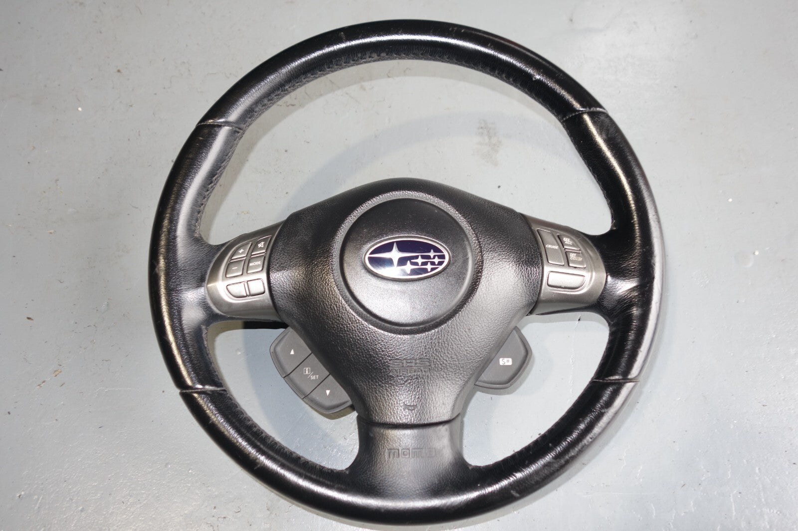 JDM 2005-2009 SUBARU LEGACY & OUTBACK MOMO STEERING WHEEL & HUB 05-2009 M-1011