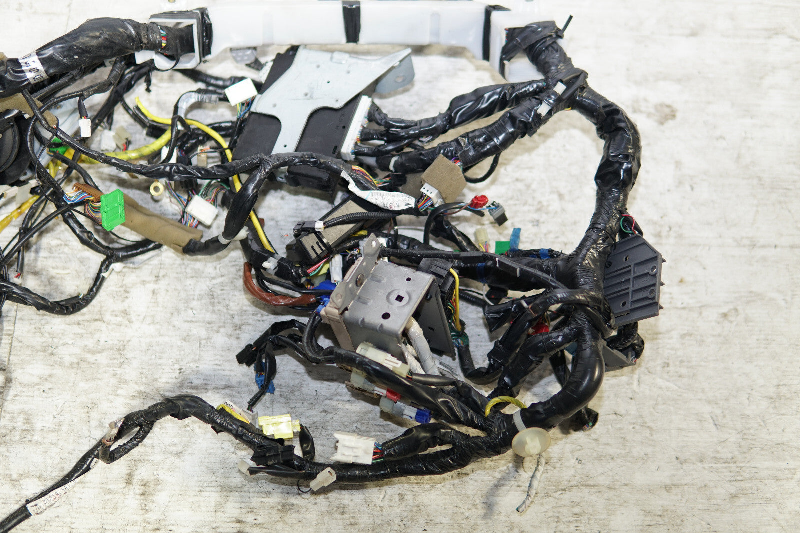 JDM Subaru Forester EJ205 AVCS Turbo Computer Wire Harness Wiring 22611AG562