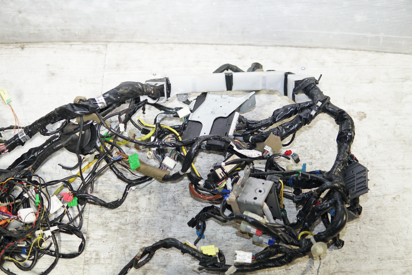 JDM Subaru Forester EJ205 AVCS Turbo Computer Wire Harness Wiring 22611AG562