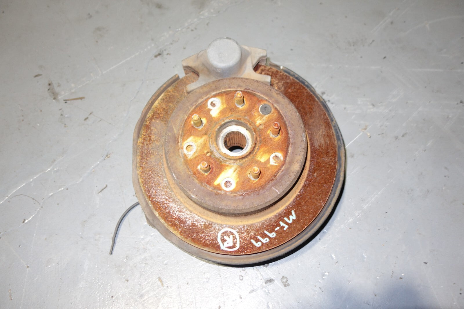 JDM 00-2005-LEXUS IS300 REAR RIGHT SPINDLE WHEEL HUB BEARING KNUCKLE SUSPENSION