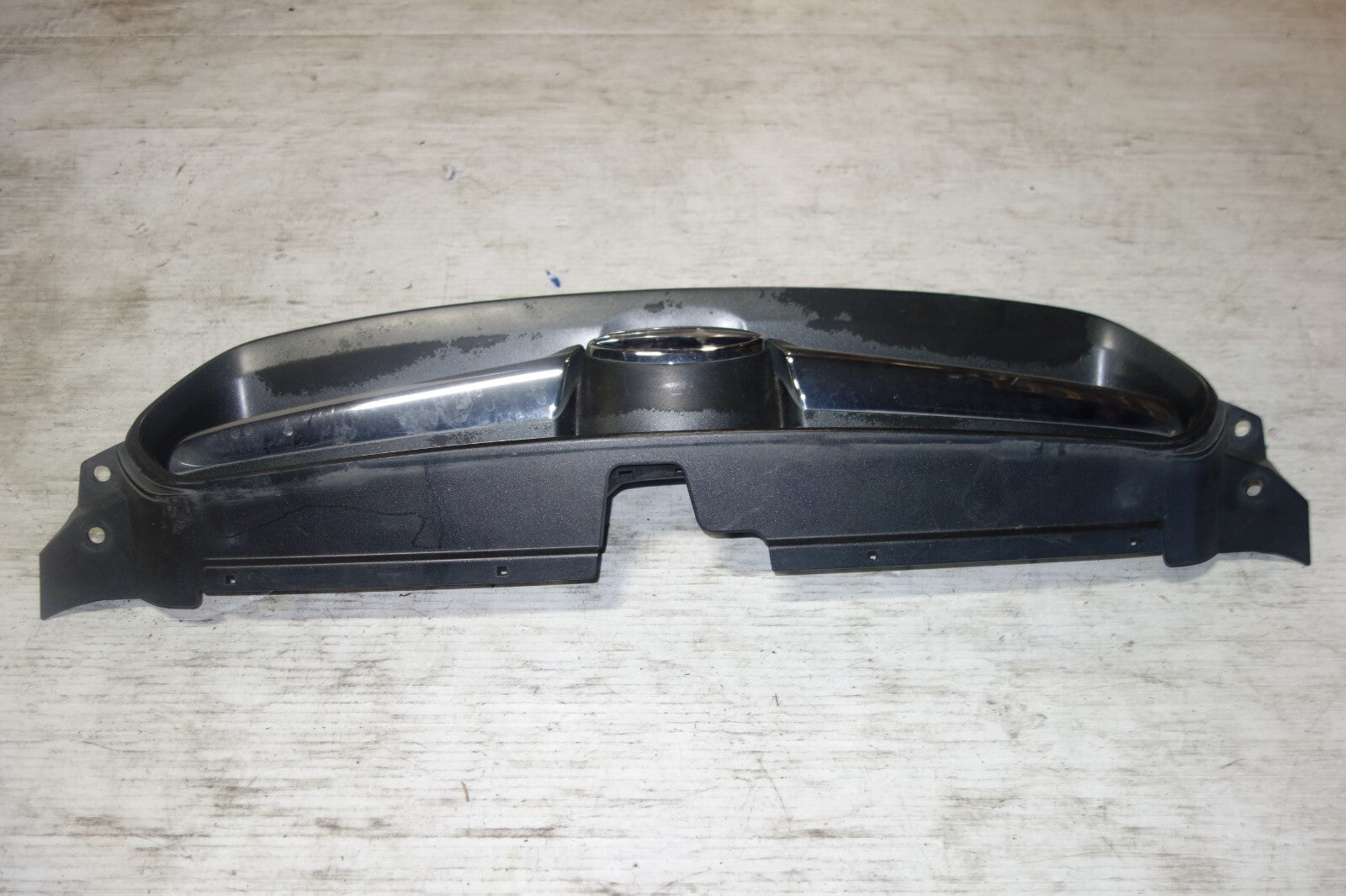 JDM Subaru Legacy OEM Front Grille 2005 2006 2007 Genuine
