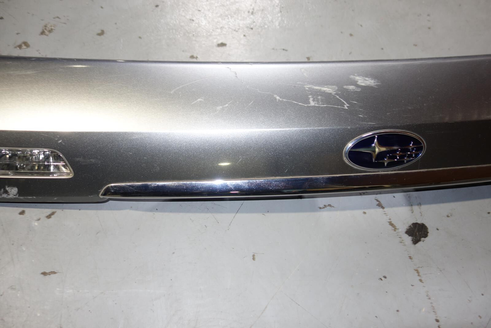 JDM 05-2009 SUBARU LEGACY OUTBACK  OEM REAR CENTER GARNISH LIGHT SPOILER JD-1952