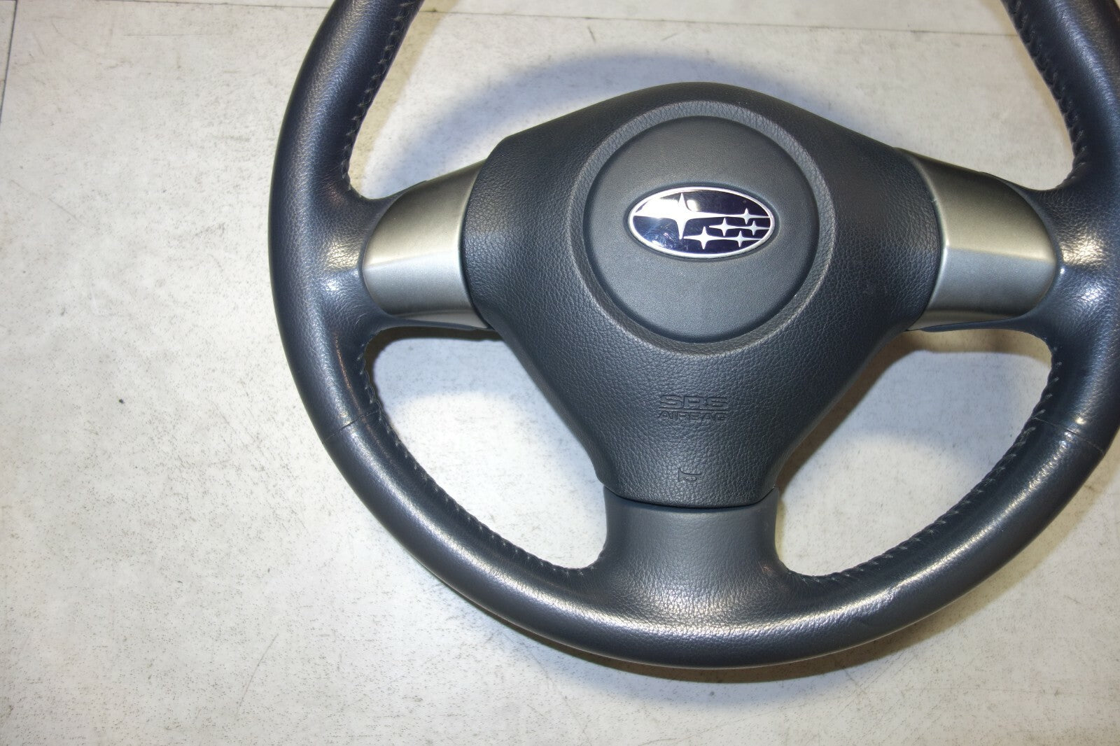 JDM 2005-2009 SUBARU LEGACY & OUTBACK MOMO STEERING WHEEL & HUB 05-2009 JD-1053