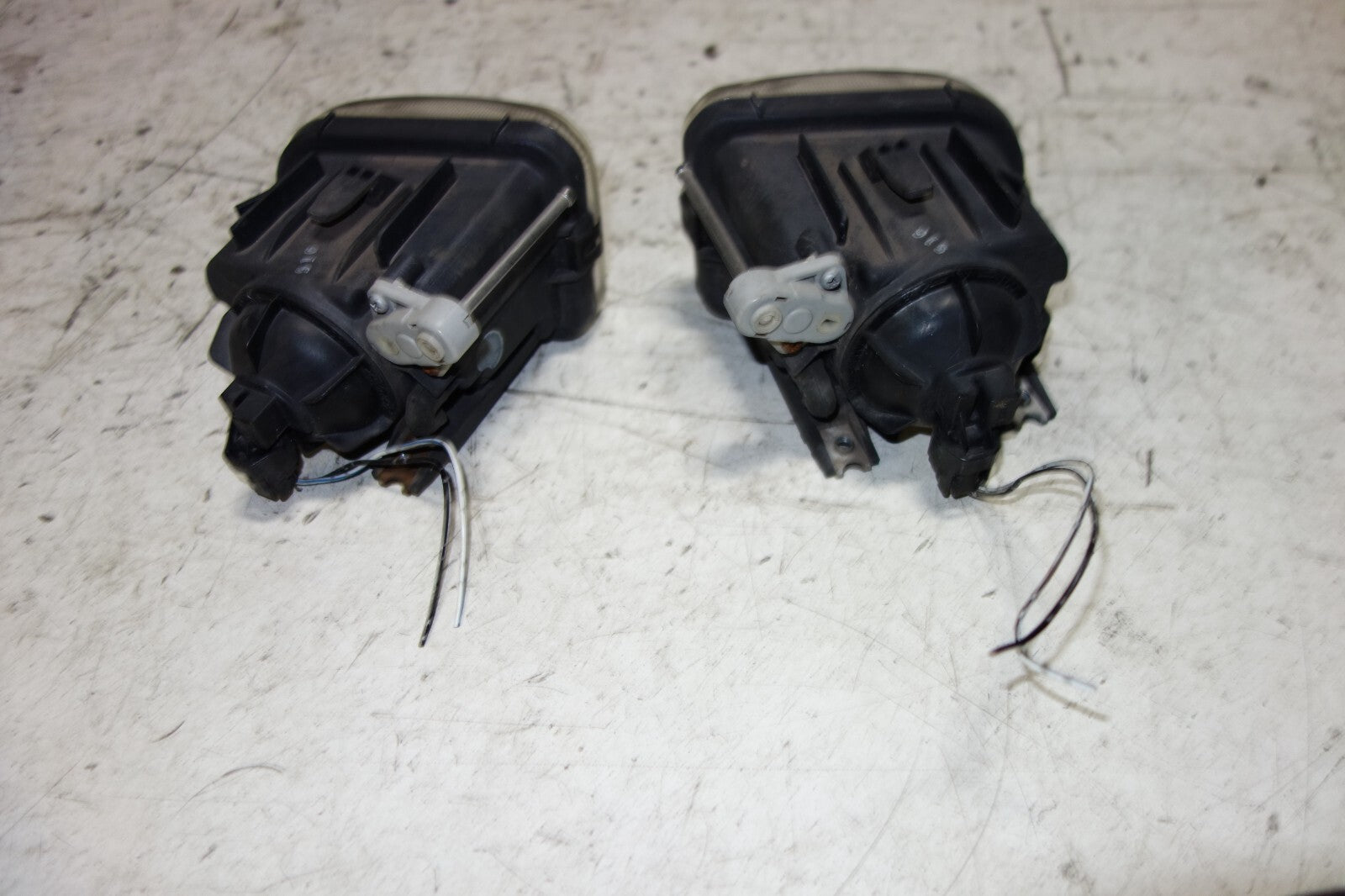 JDM 1998-2002 SUBARU LEGACY BE5 BH9 B4 FOG LIGHTS FOG LAMPS 114-20751 KOITO